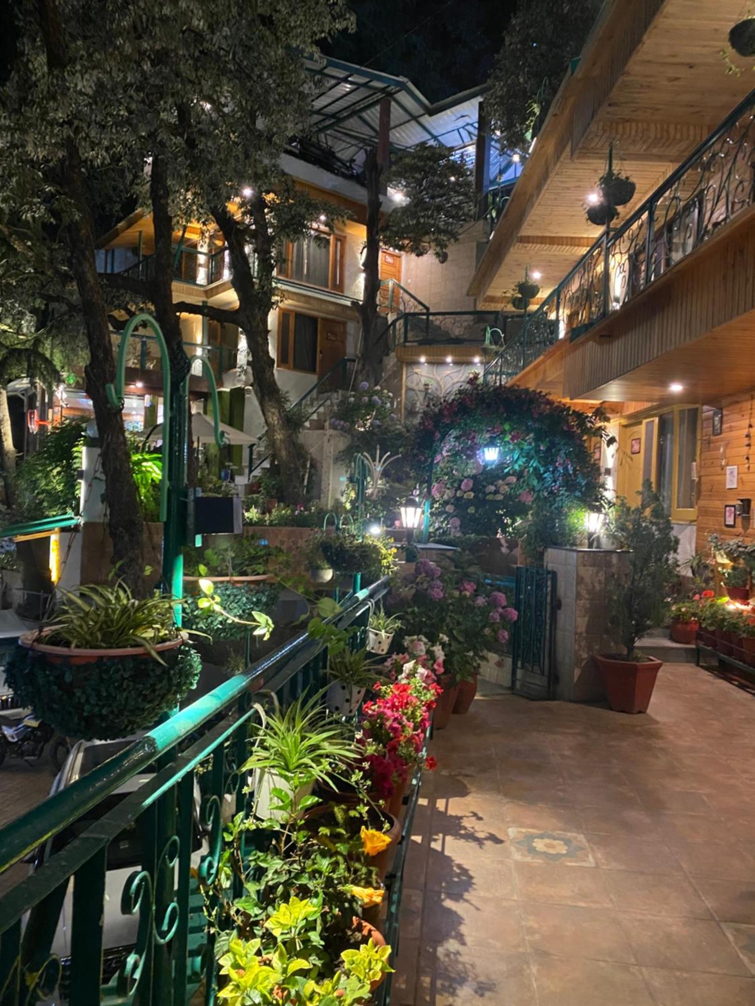 Hotel Mongas &