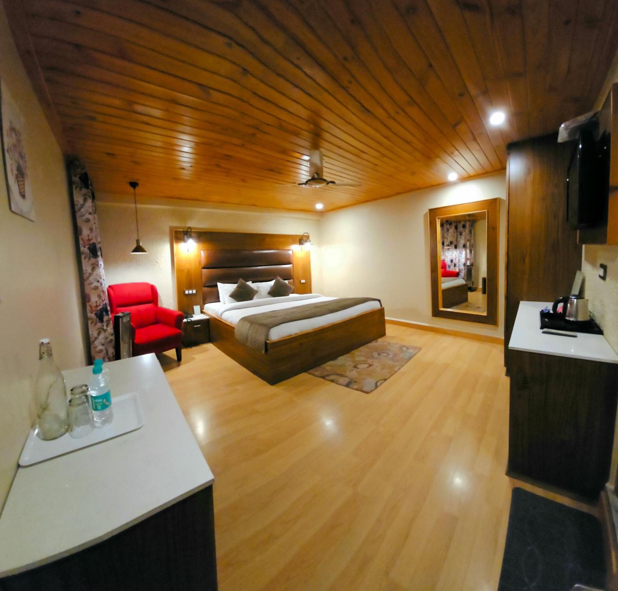 Mongas & Hotel 4*