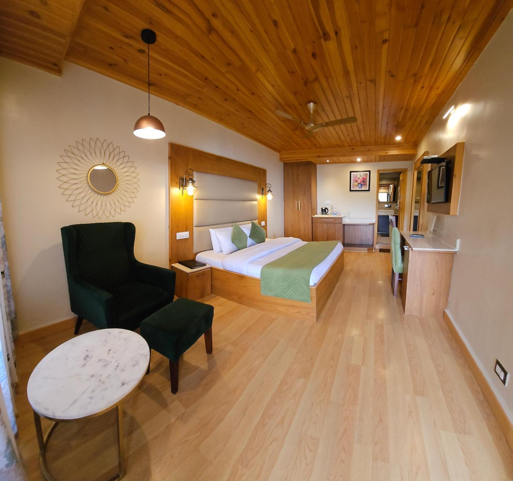 Hotel Mongas & Dalhousie