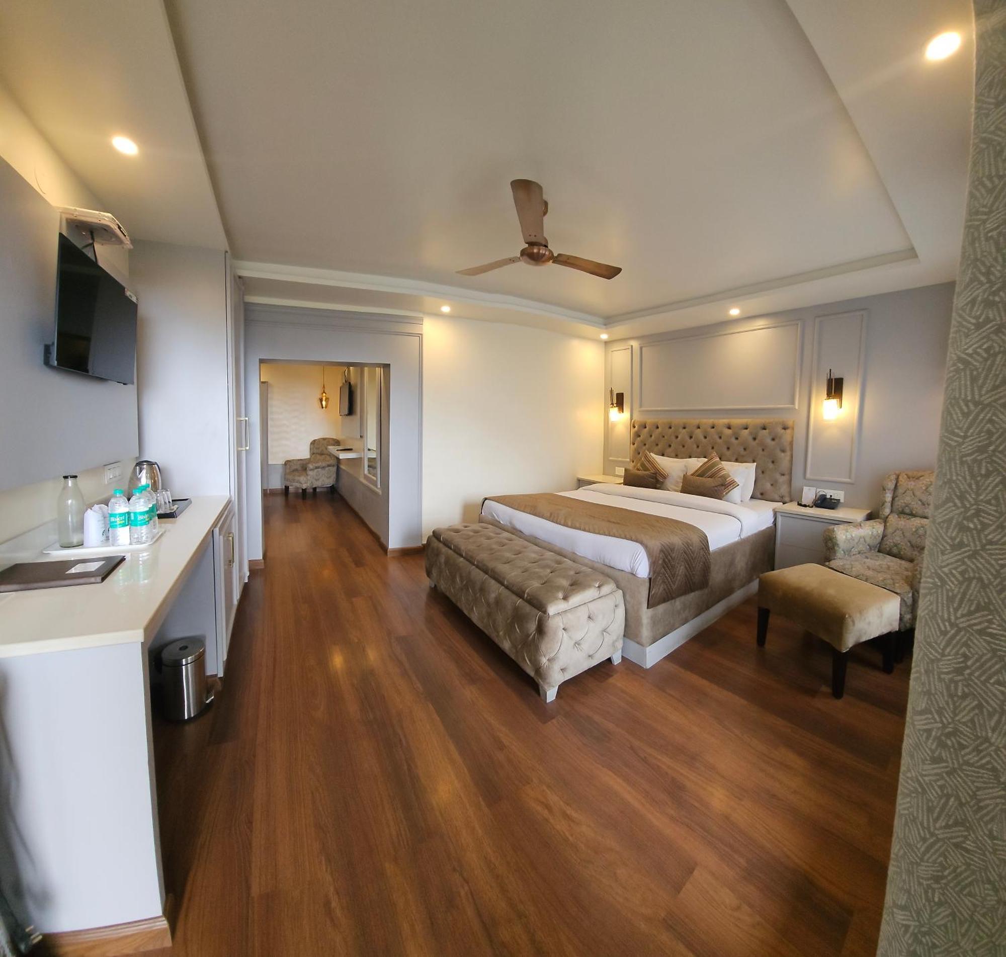 Mongas & Hotel Dalhousie