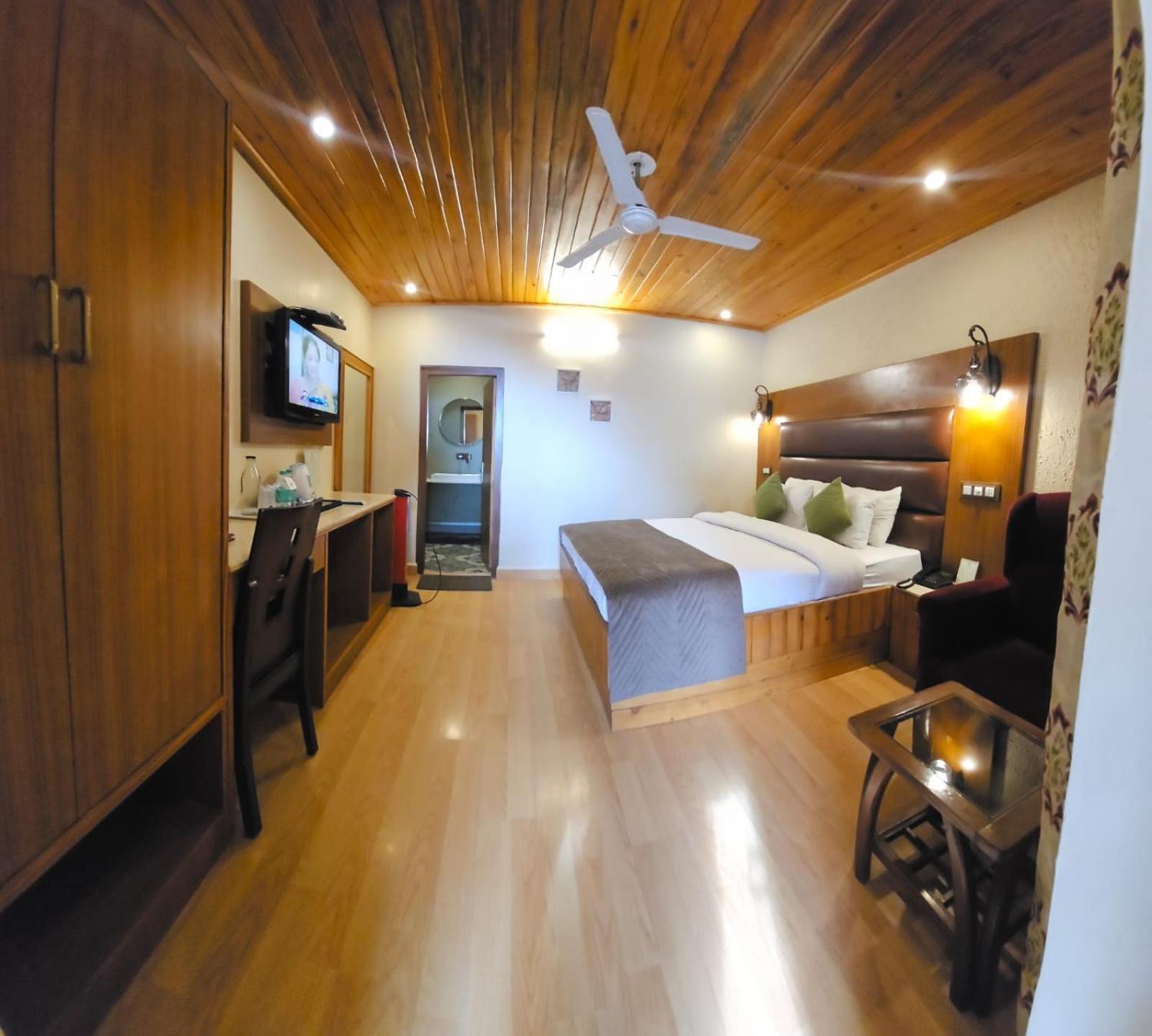 Mongas & Hotel 4*