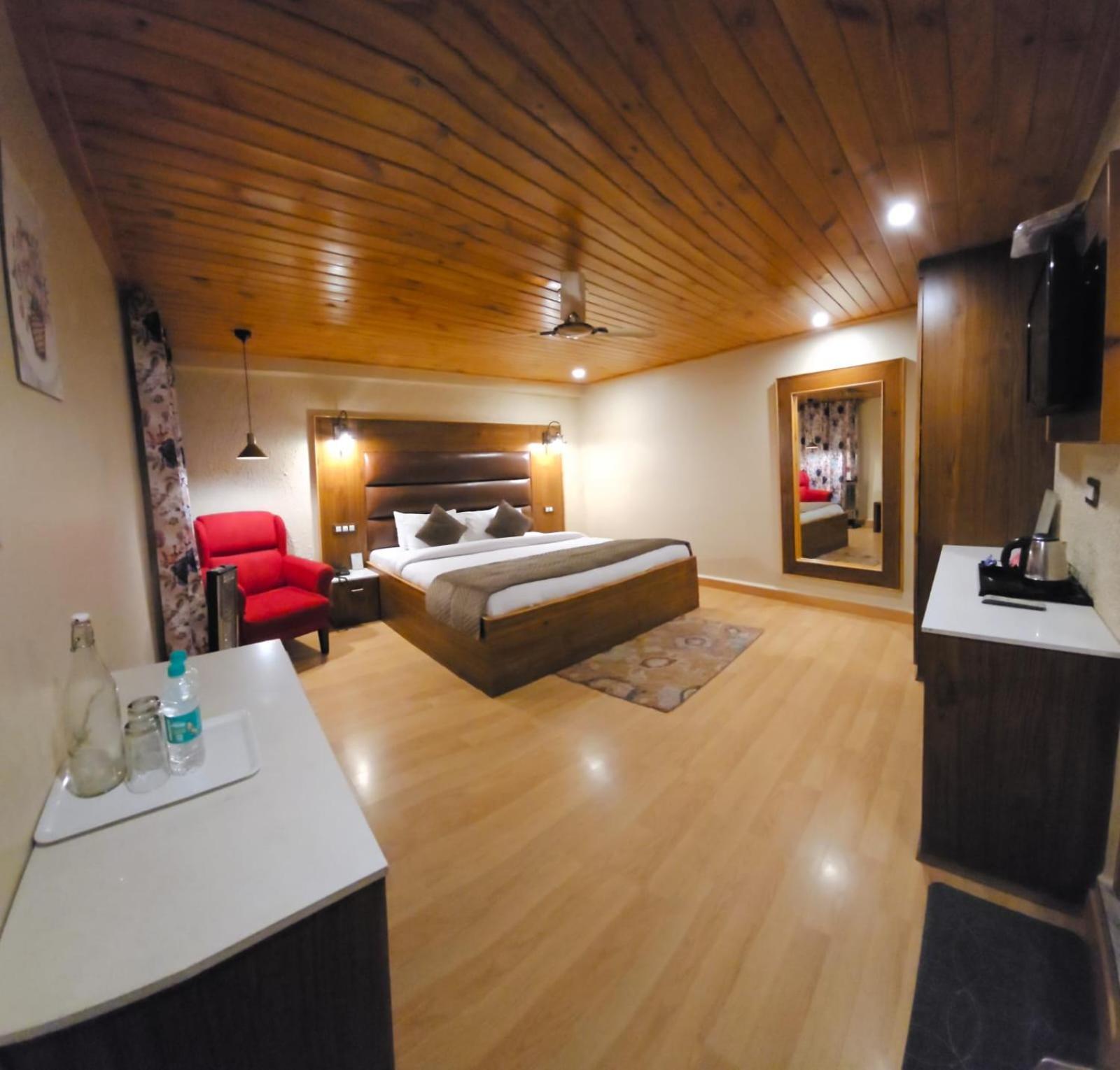 Hotel Mongas & 4*
