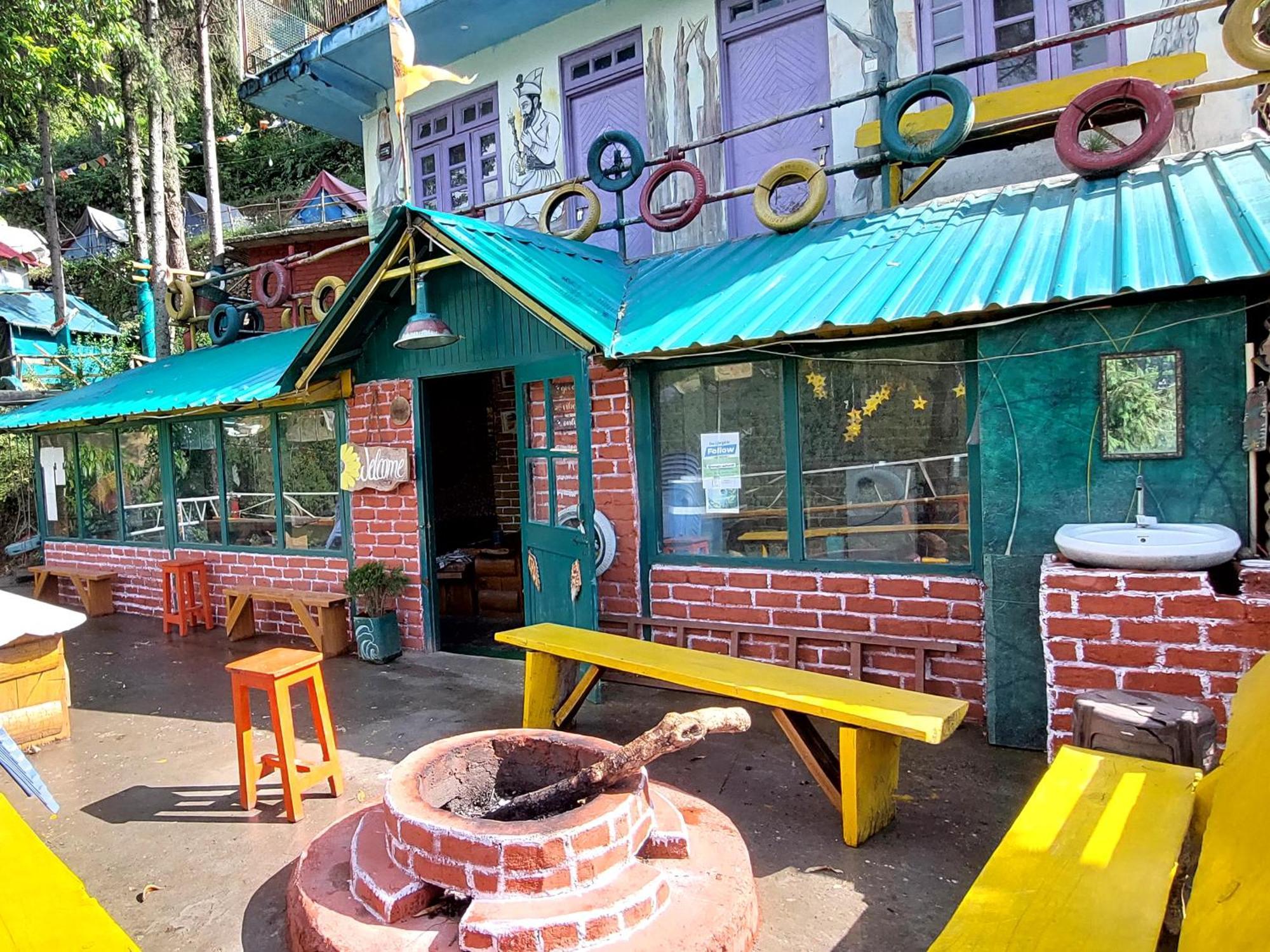 Nomadic - & The Adventure Cafe Bed & Breakfast *