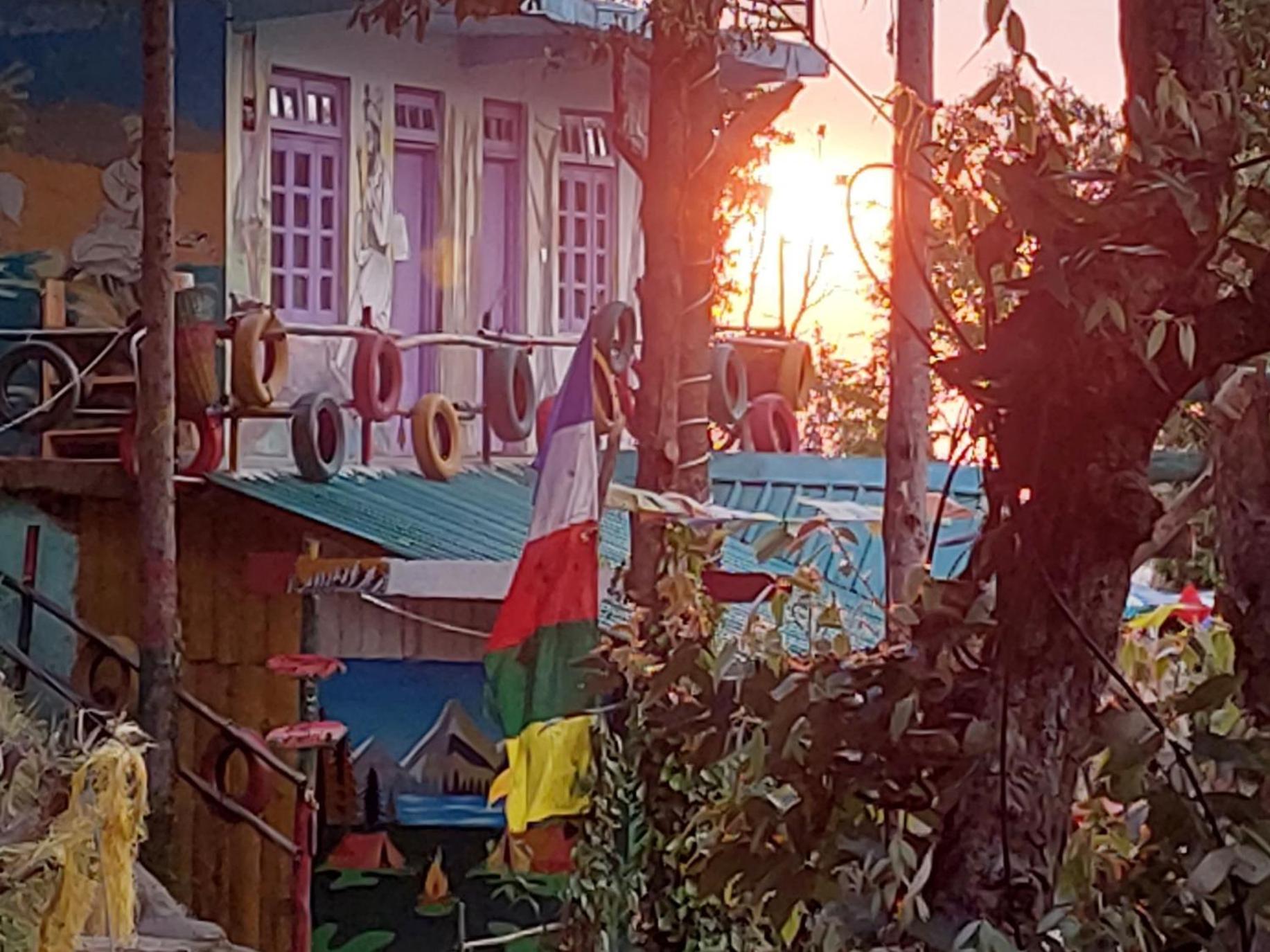 Nomadic - & The Adventure Cafe Bed & Breakfast