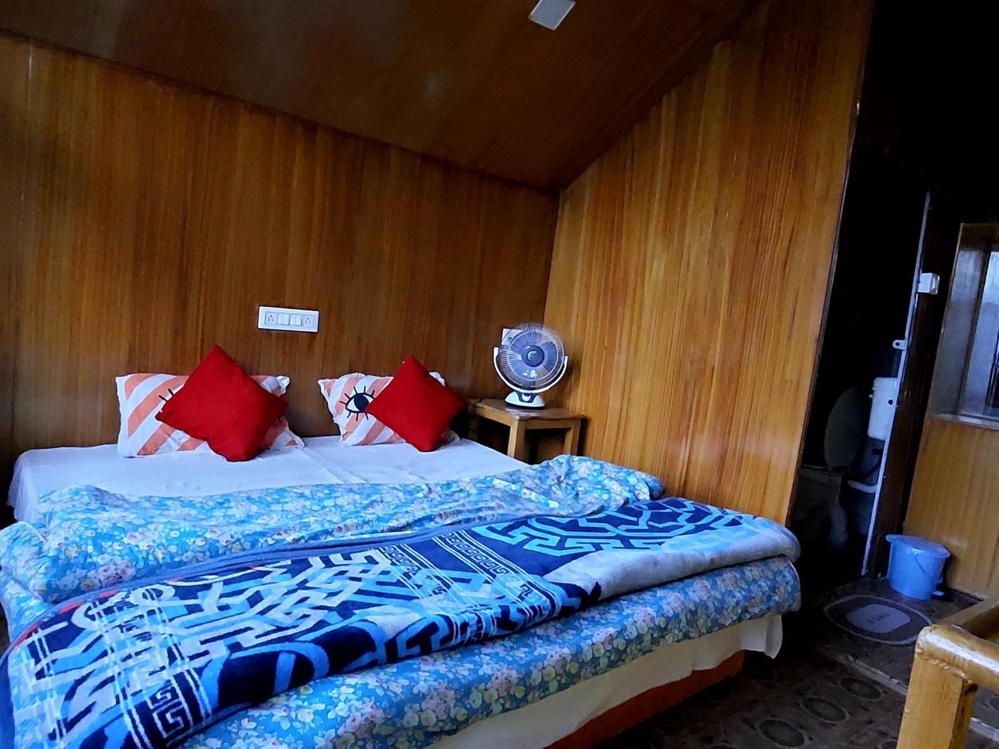 Bed & Breakfast Nomadic - & The Adventure Cafe
