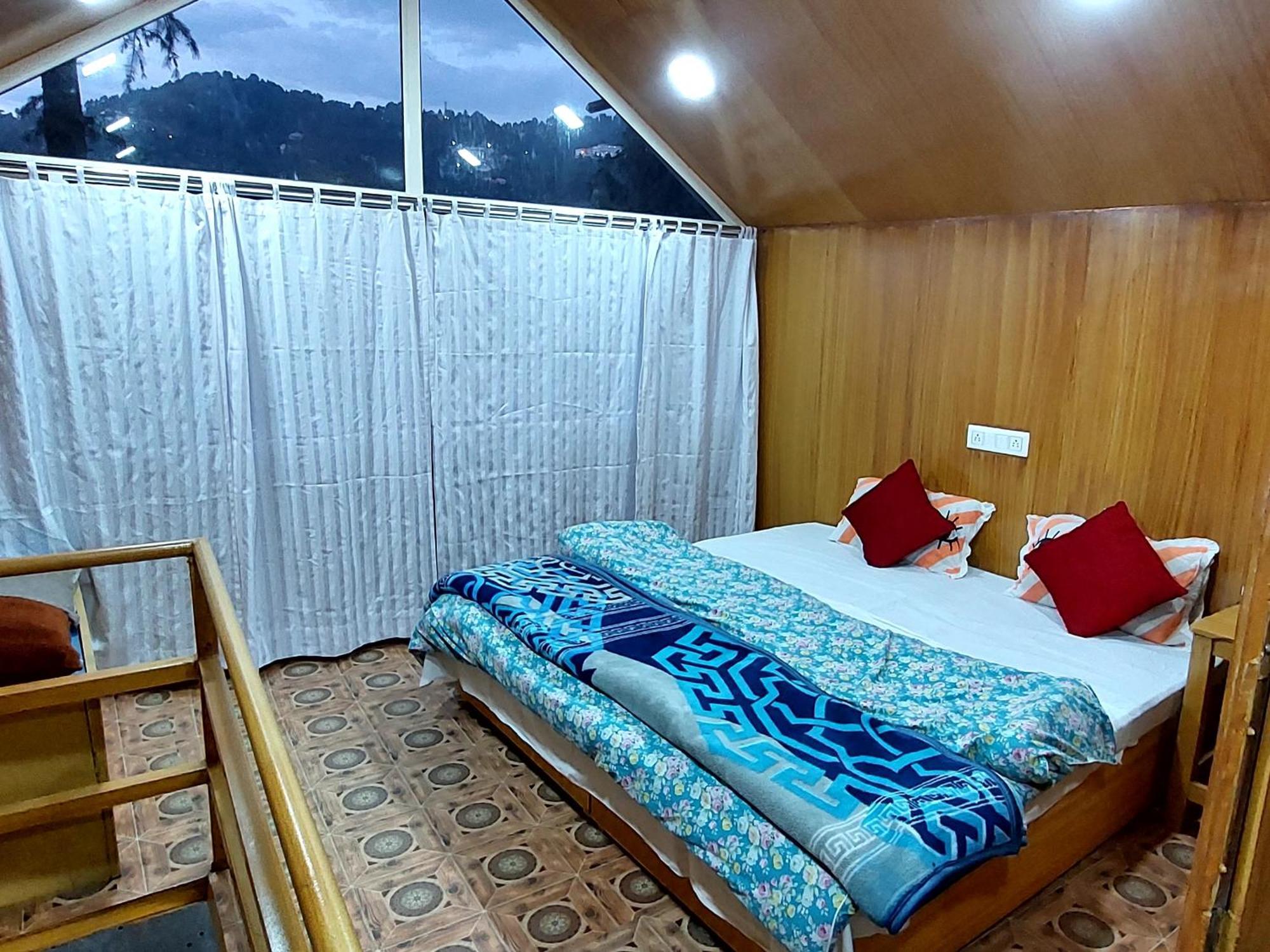 Nomadic - & The Adventure Cafe * Dalhousie