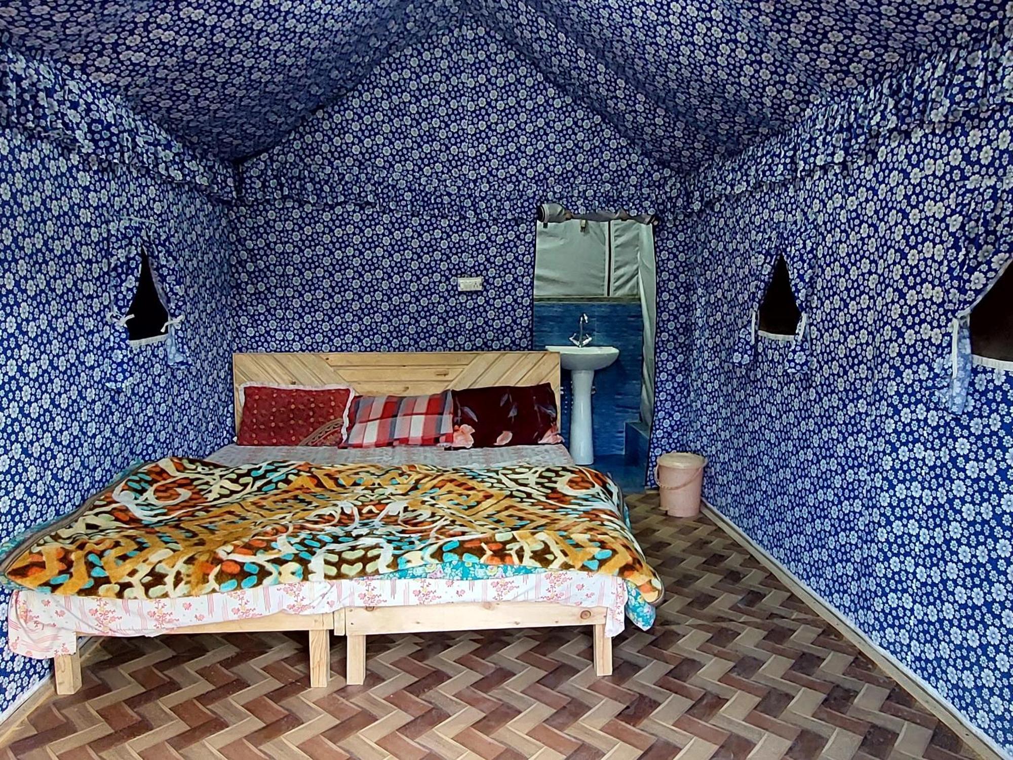 Nomadic - & The Adventure Cafe * Dalhousie