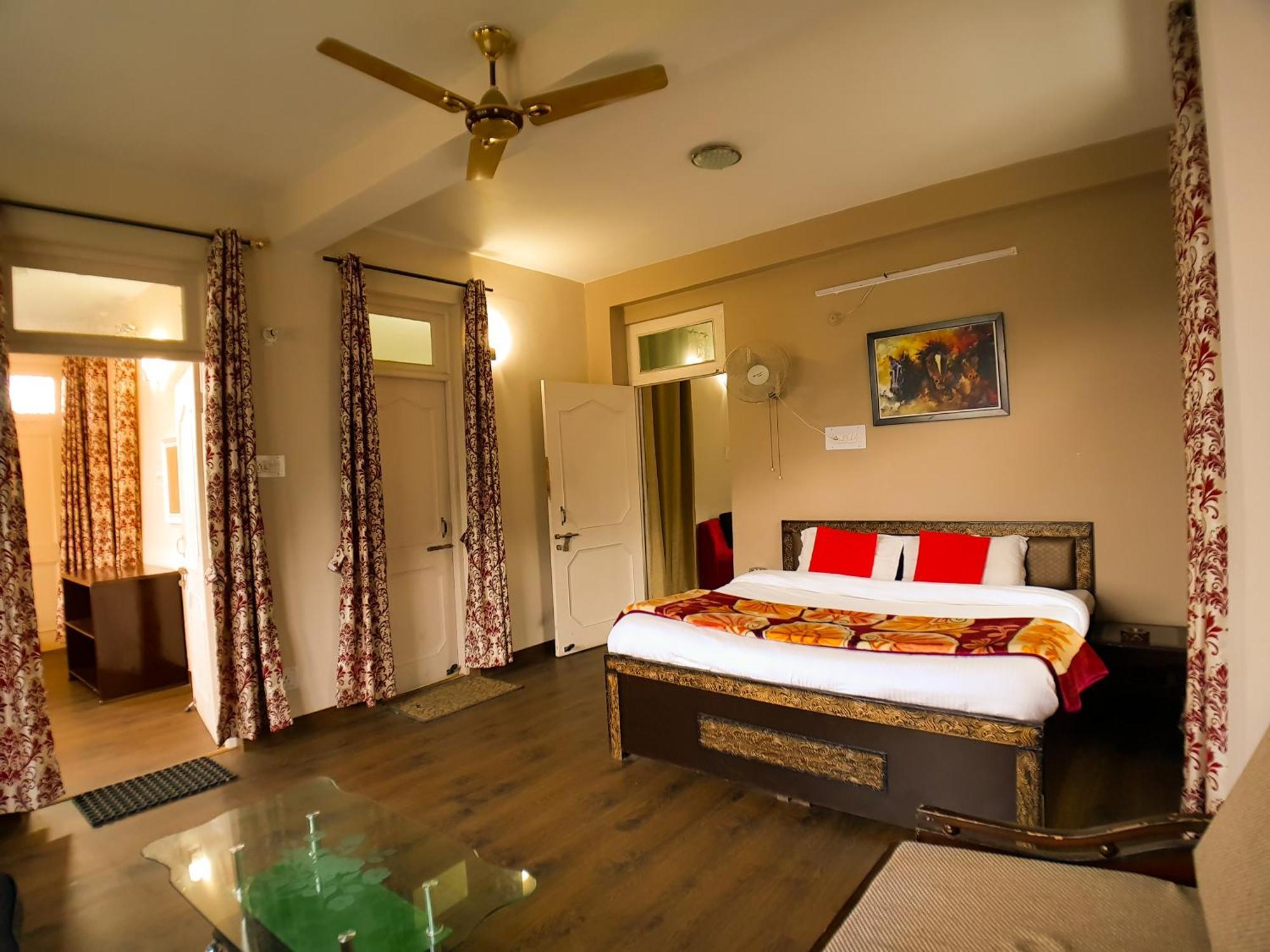 Cozy Nook Hotel