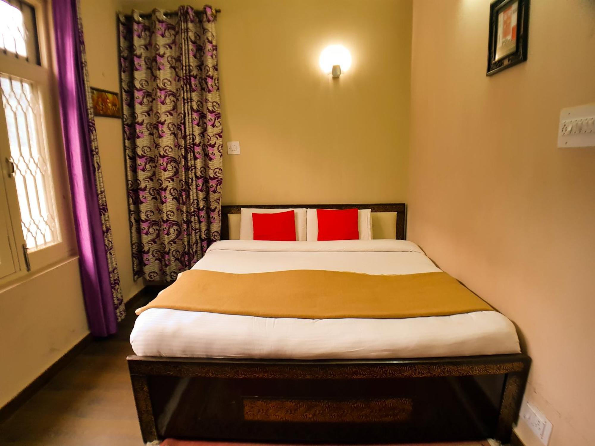 Cozy Nook Hotel 2*