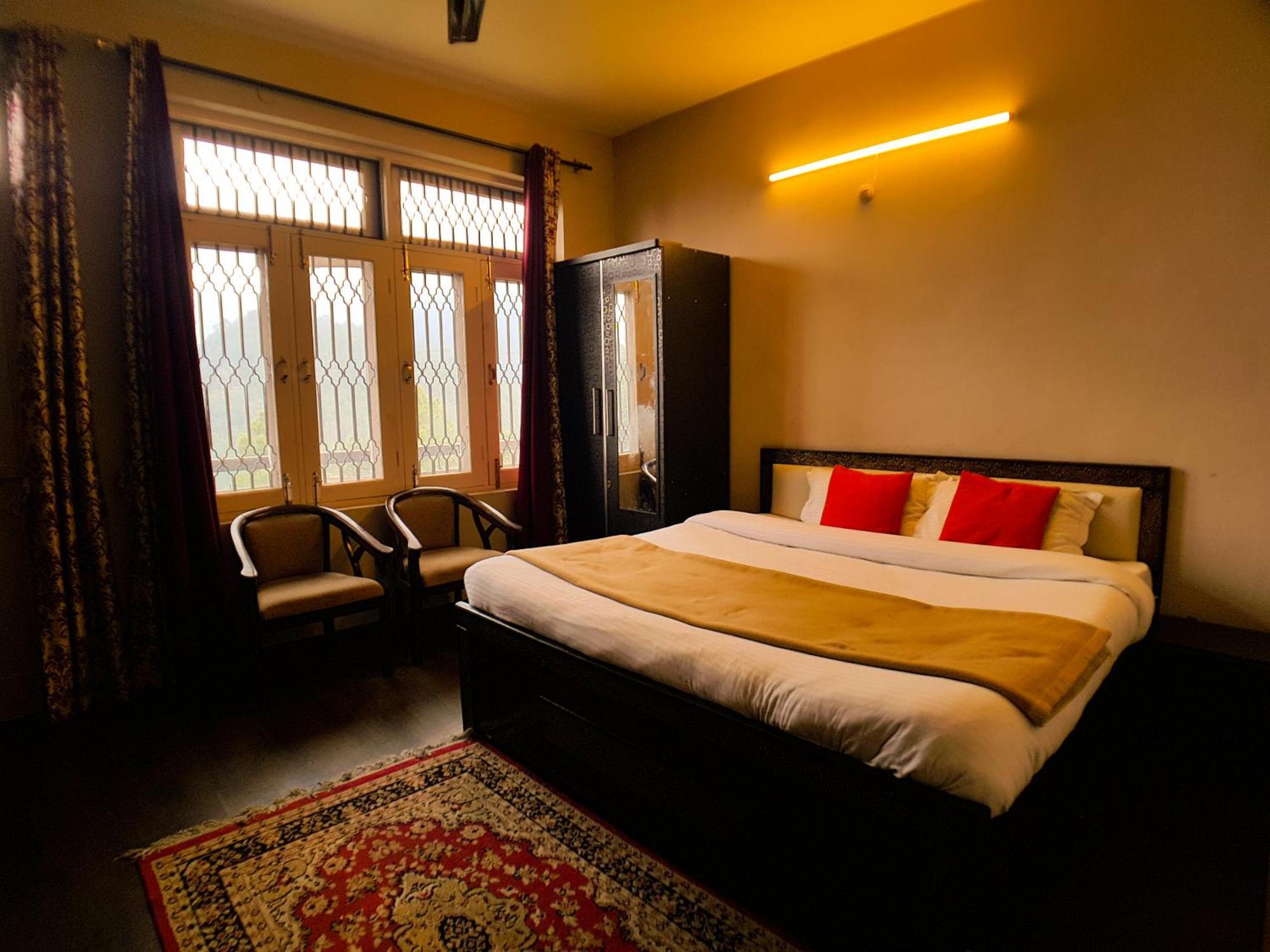 Cozy Nook Hotel