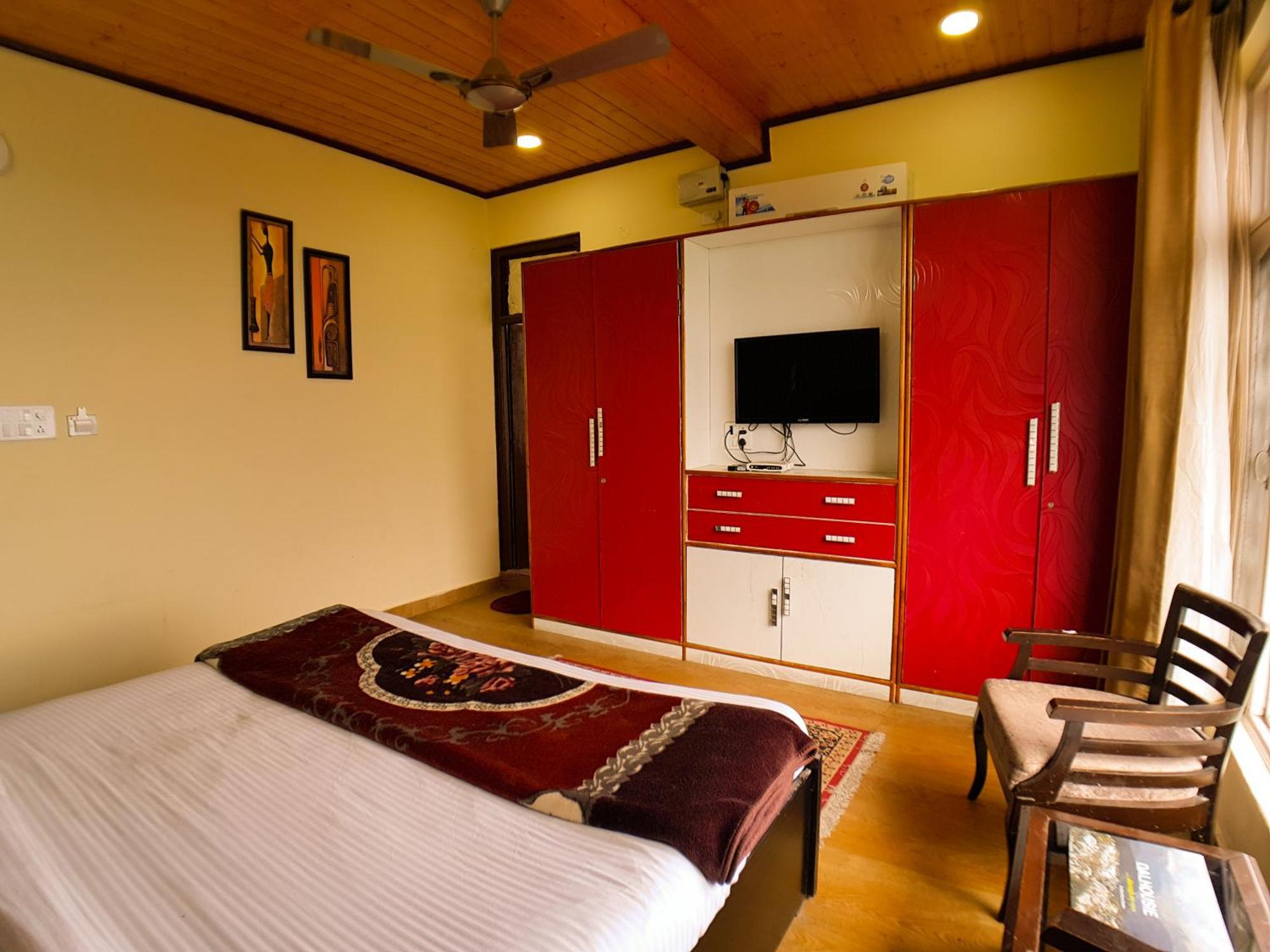 Cozy Nook Hotel