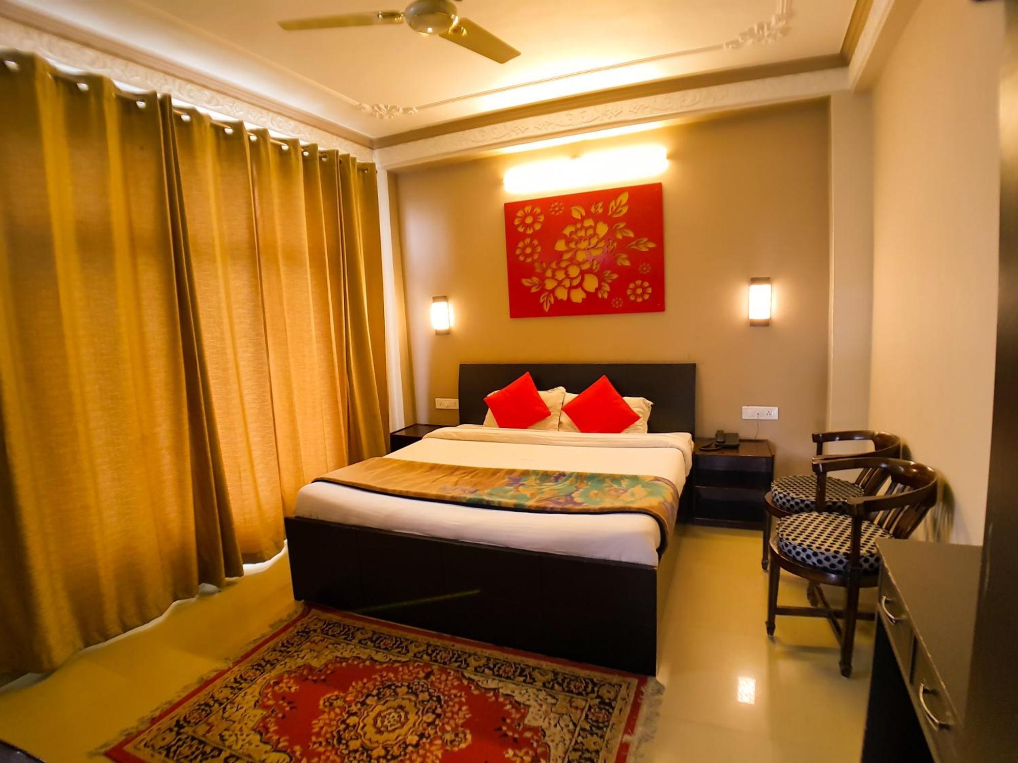 Cozy Nook Hotel 2*