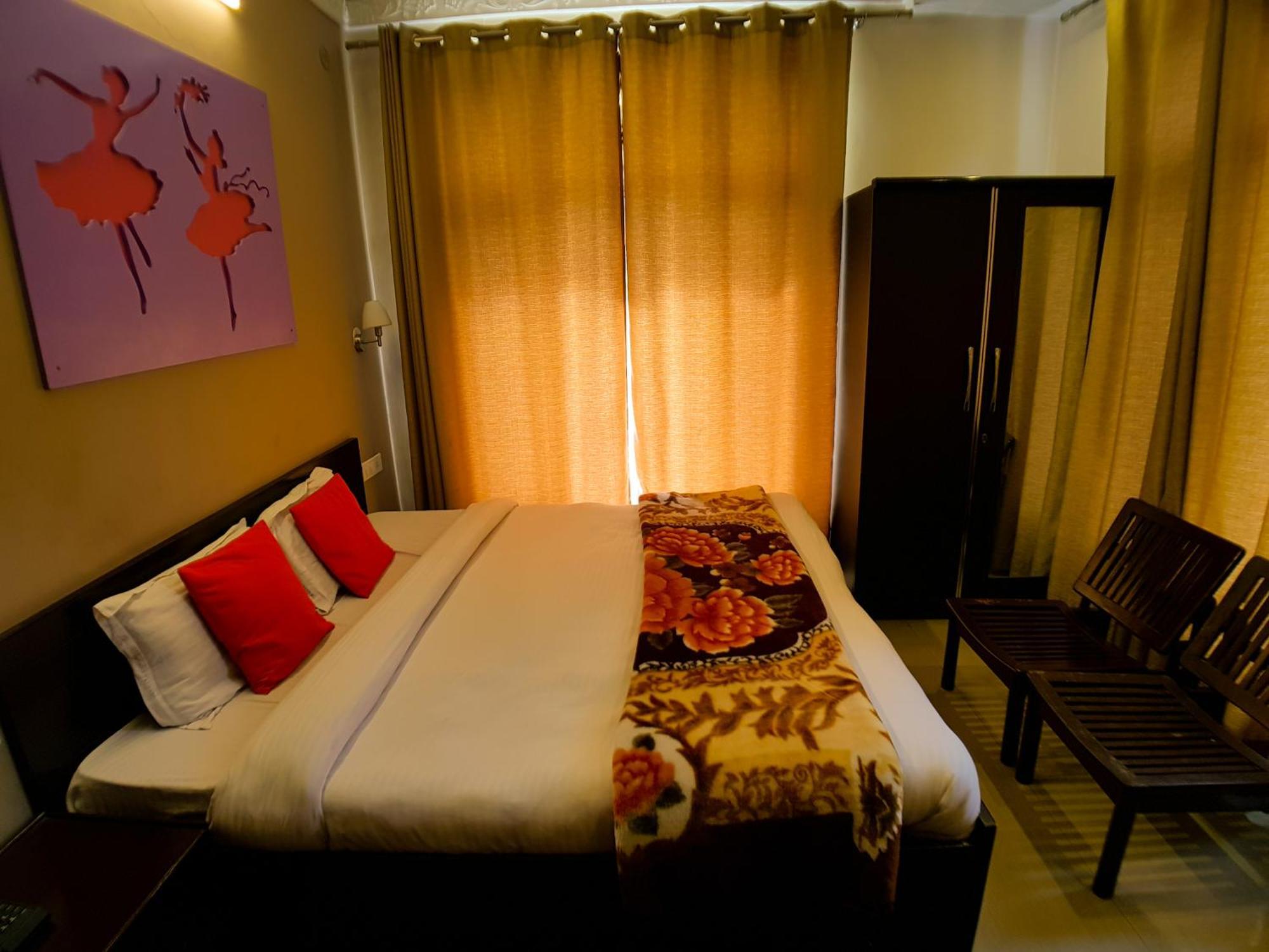 Cozy Nook Hotel