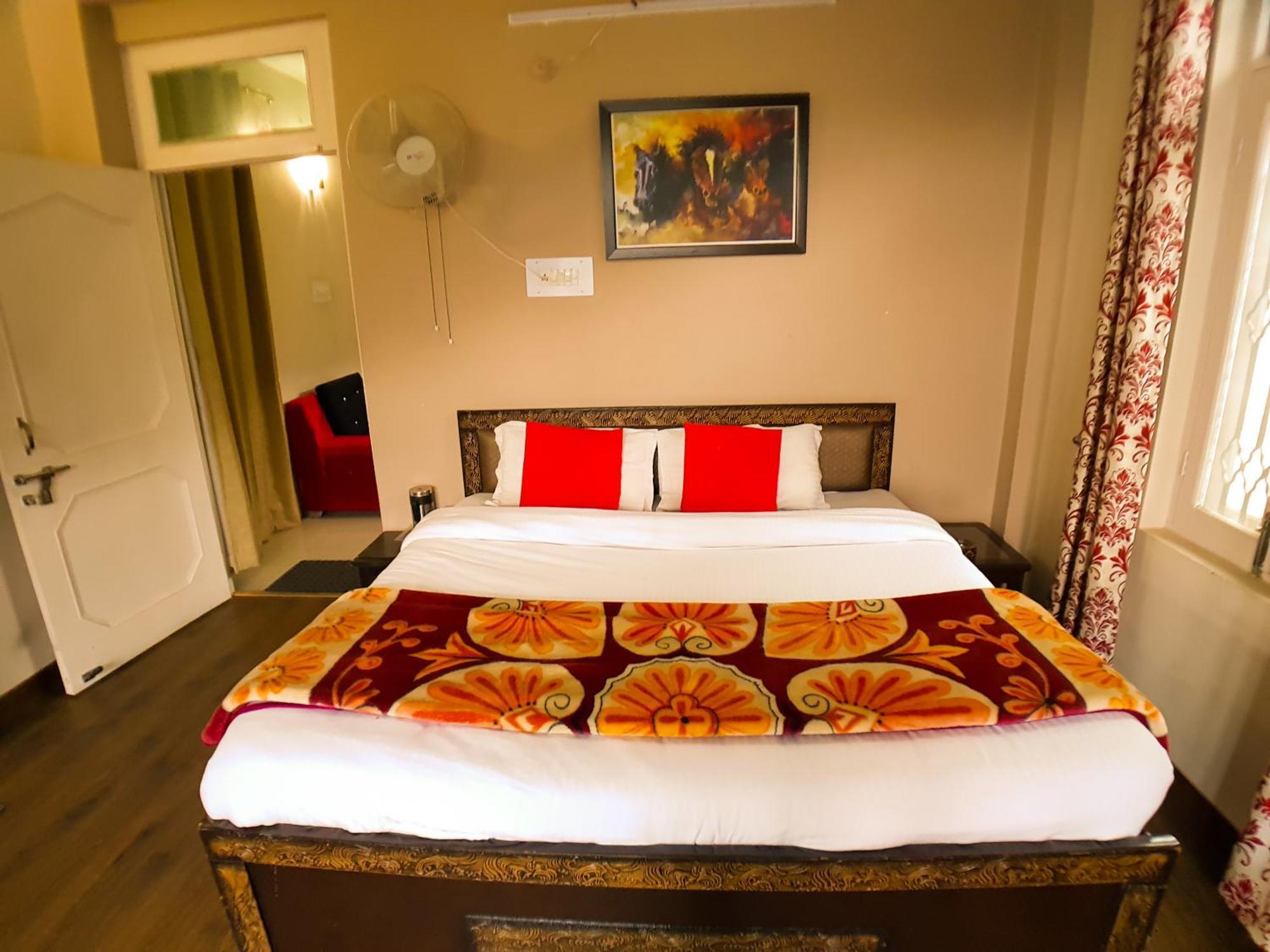 Cozy Nook Hotel
