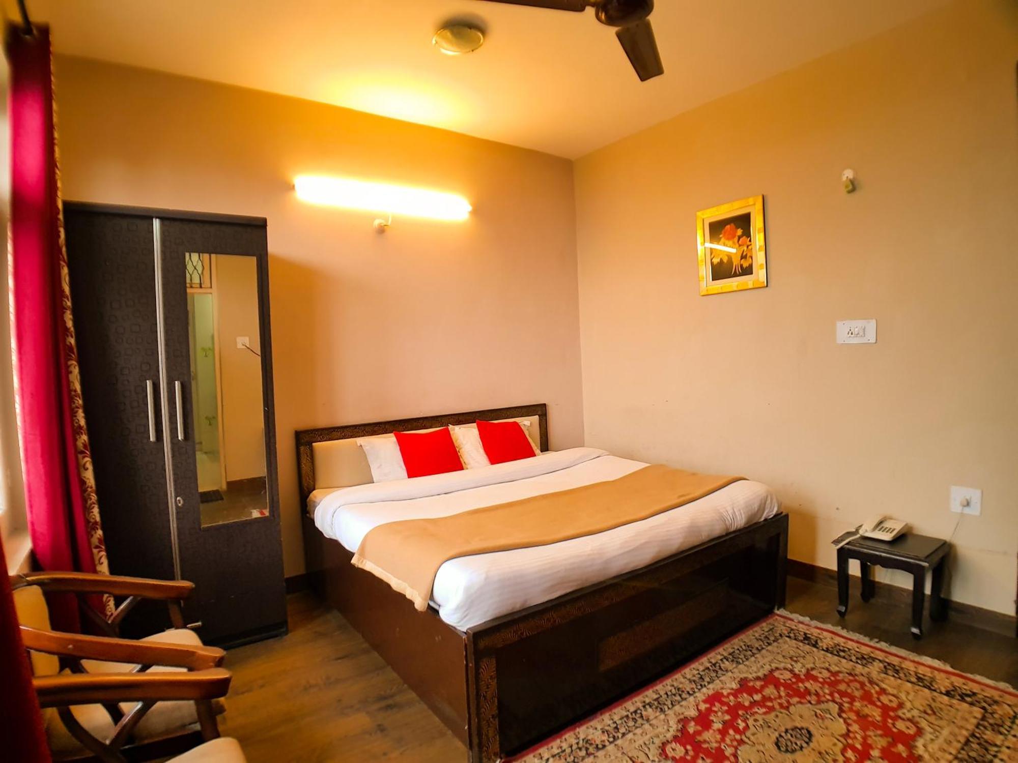 Cozy Nook Hotel