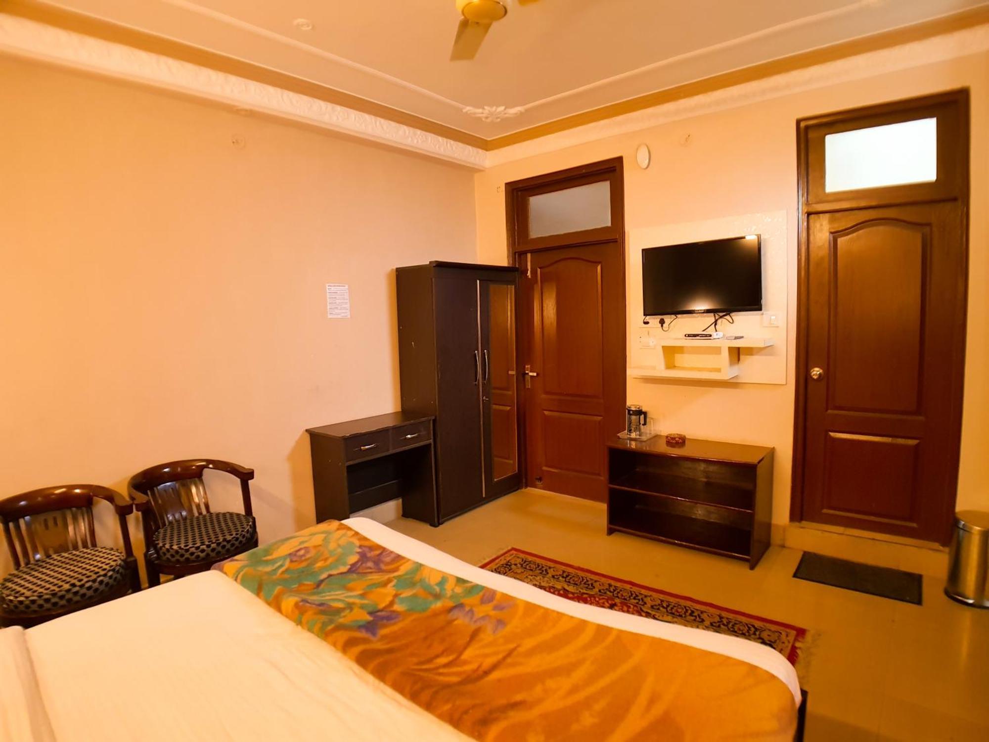 Cozy Nook Hotel 2*