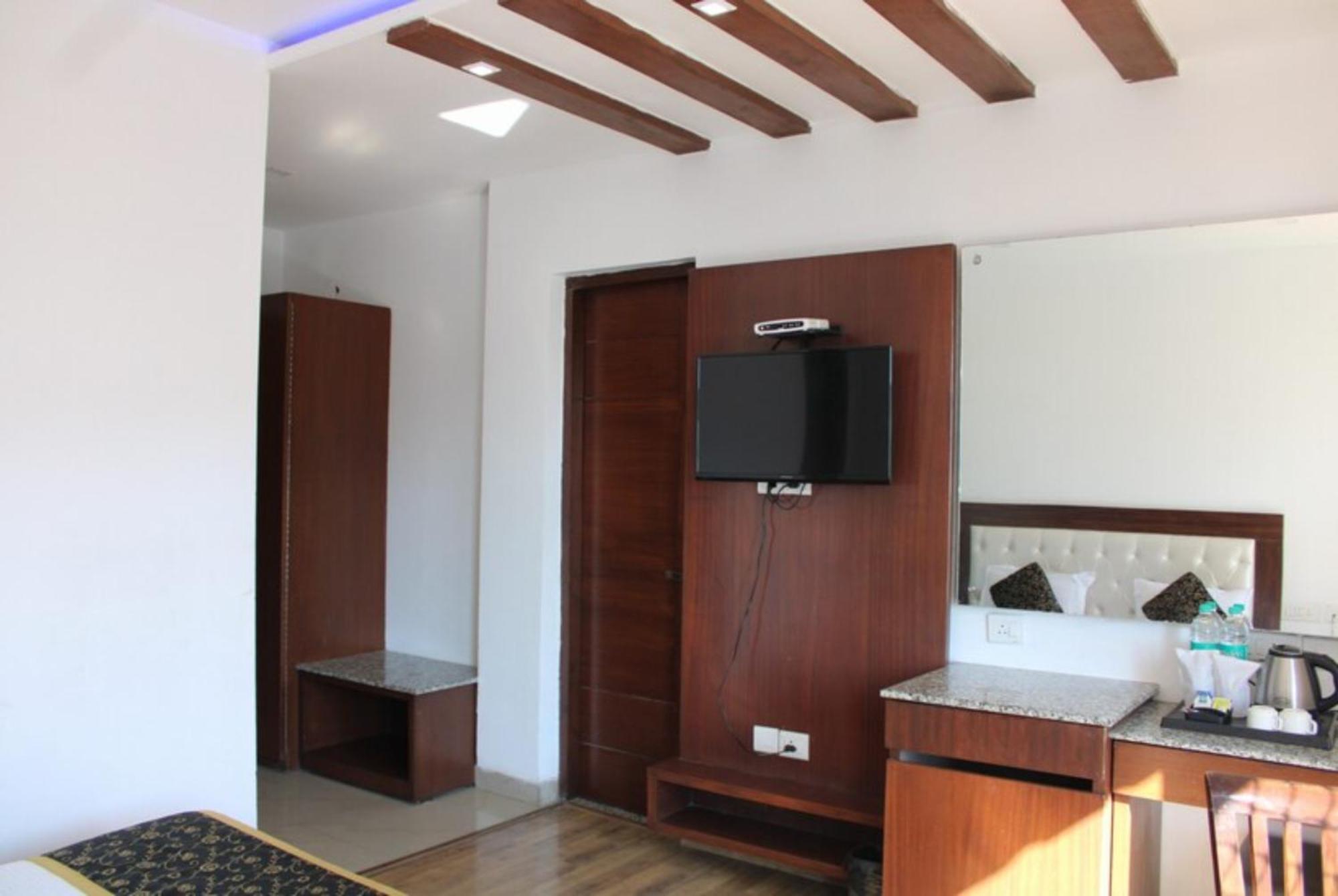 Goroomgo Namaskar Heights 3* Dalhousie