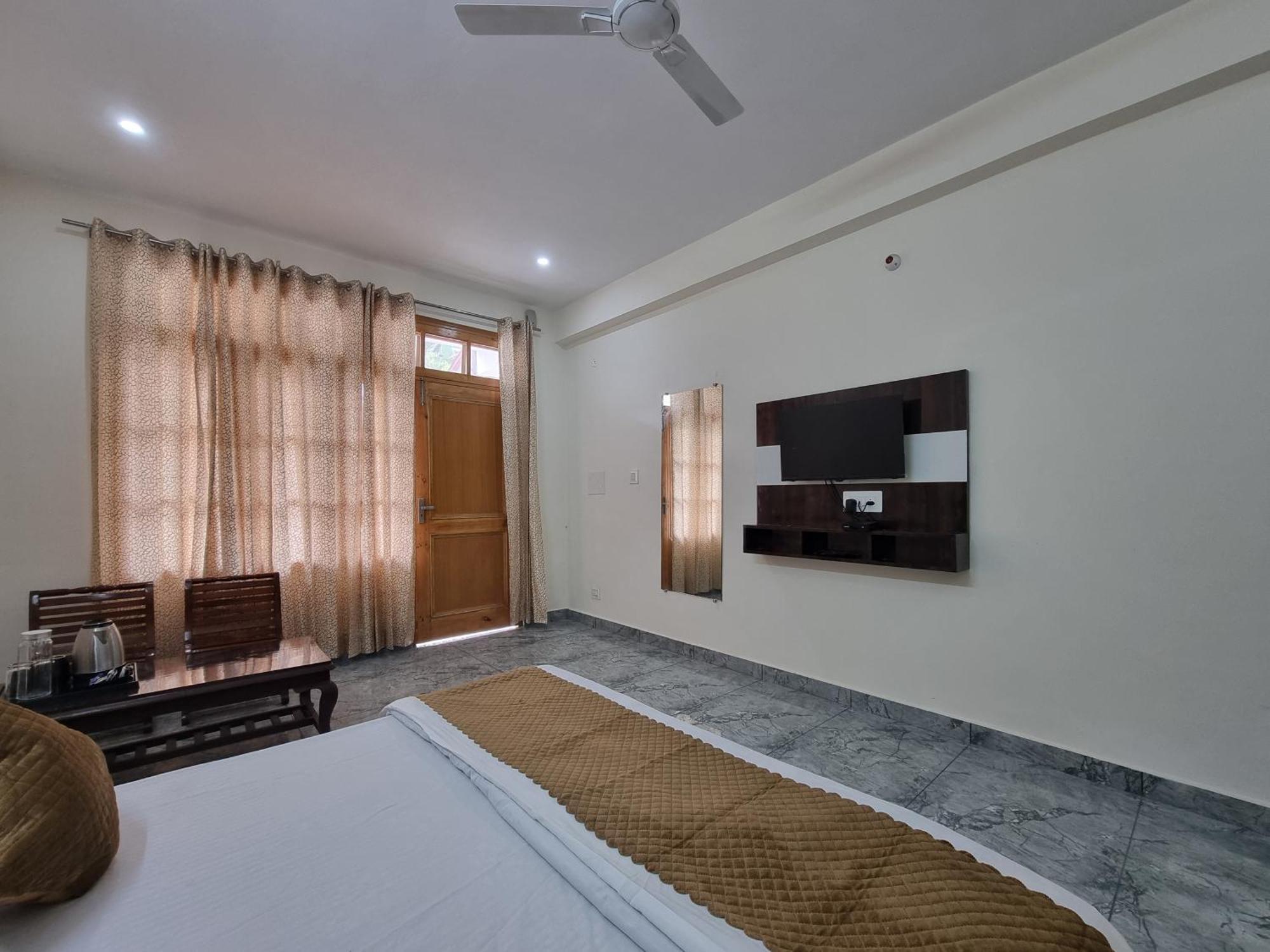 Homestay Baikunth Homes Dalhousie