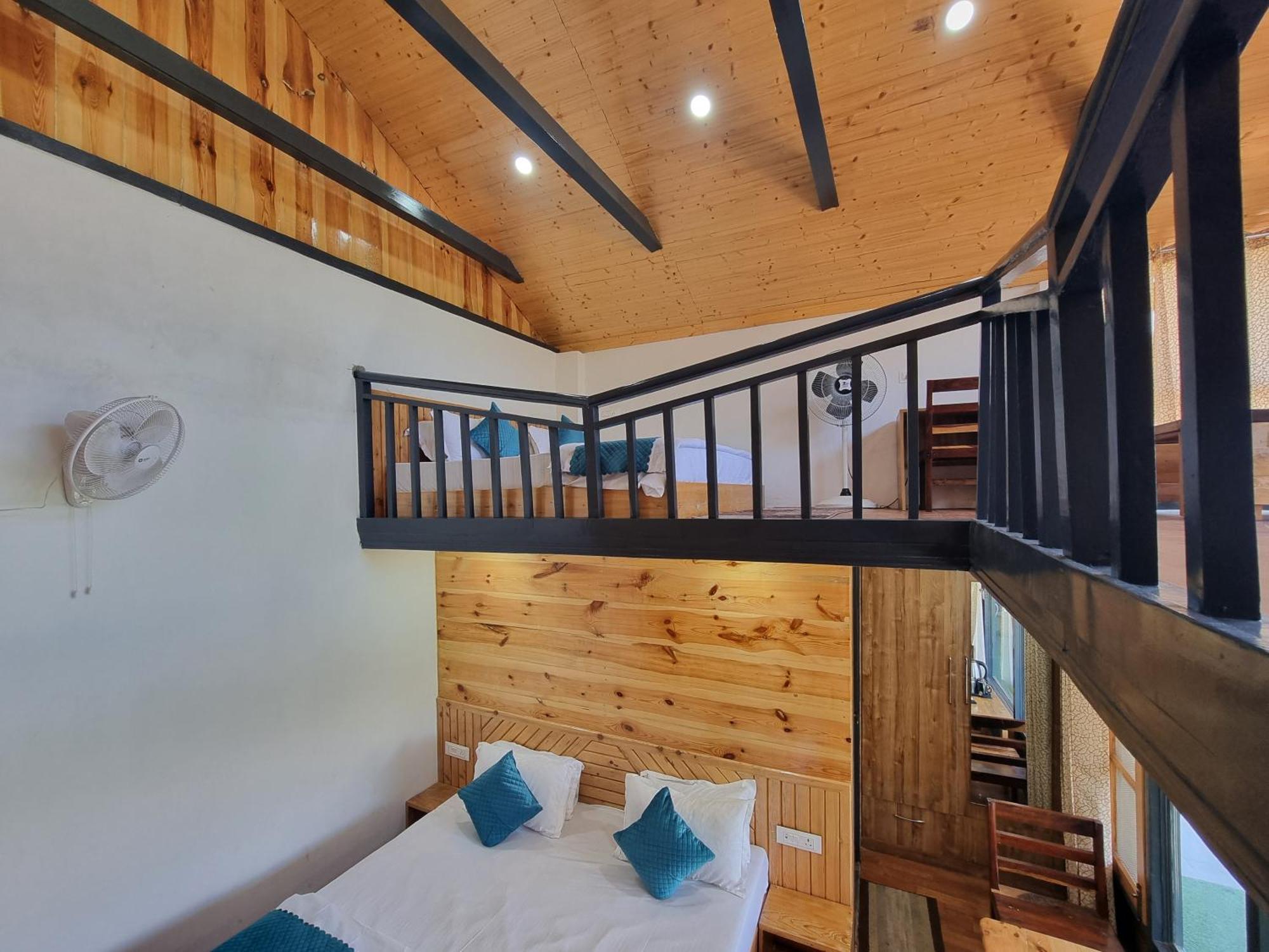 Homestay Baikunth Homes *