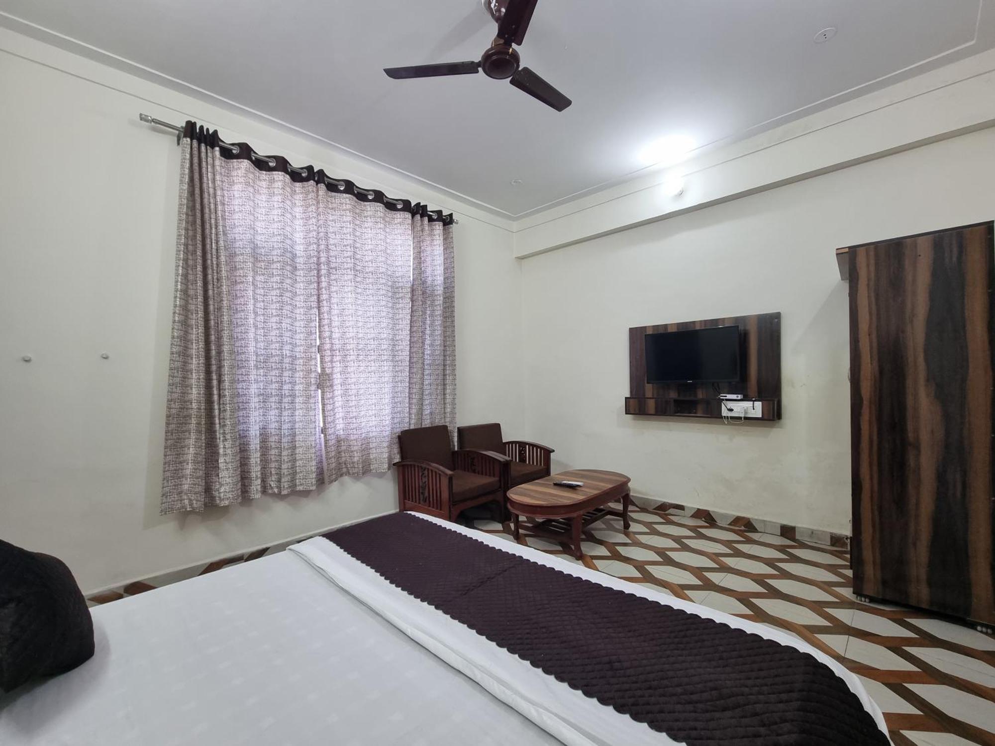 Homestay Baikunth Homes *