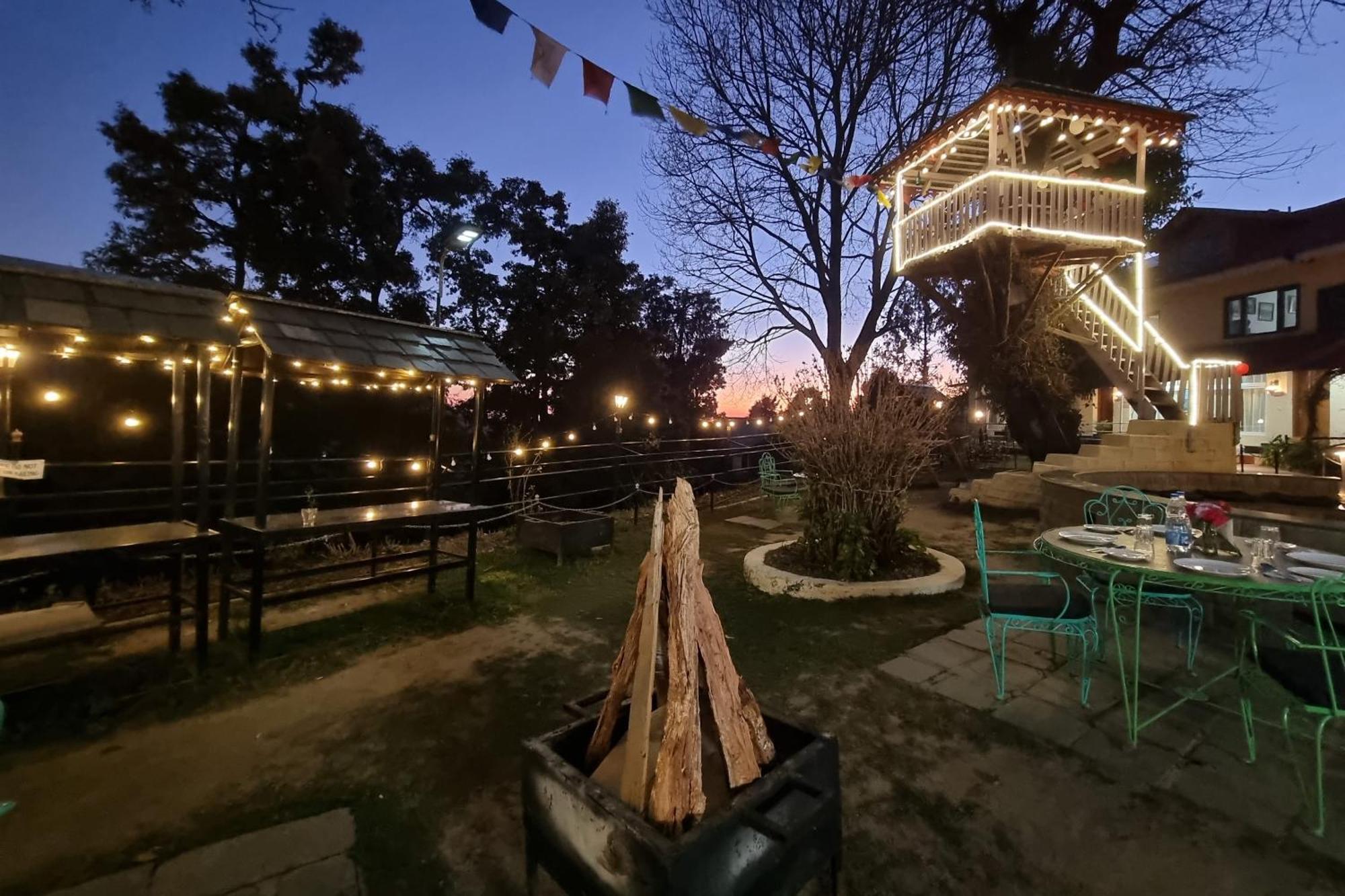 Alps Hotel