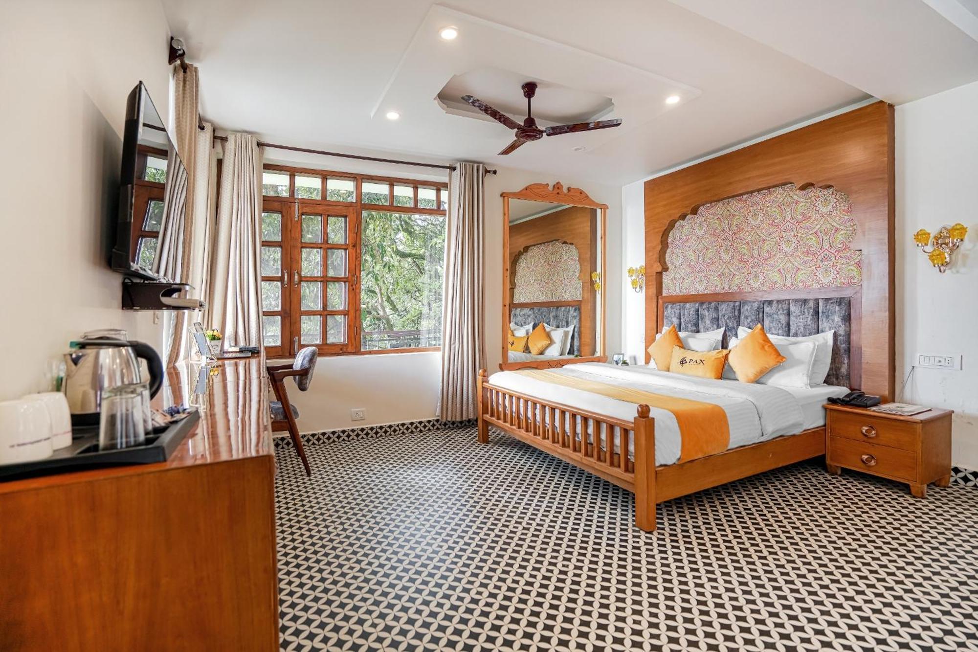Pax Ark 150 Meters From Mall Road Hotel 3*