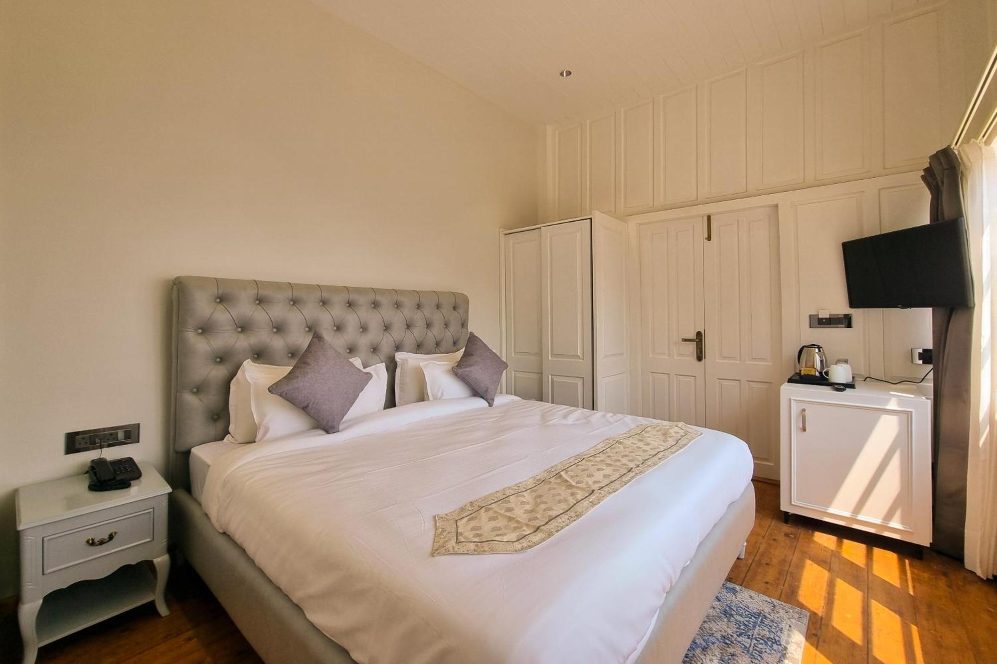 Hotel Crags