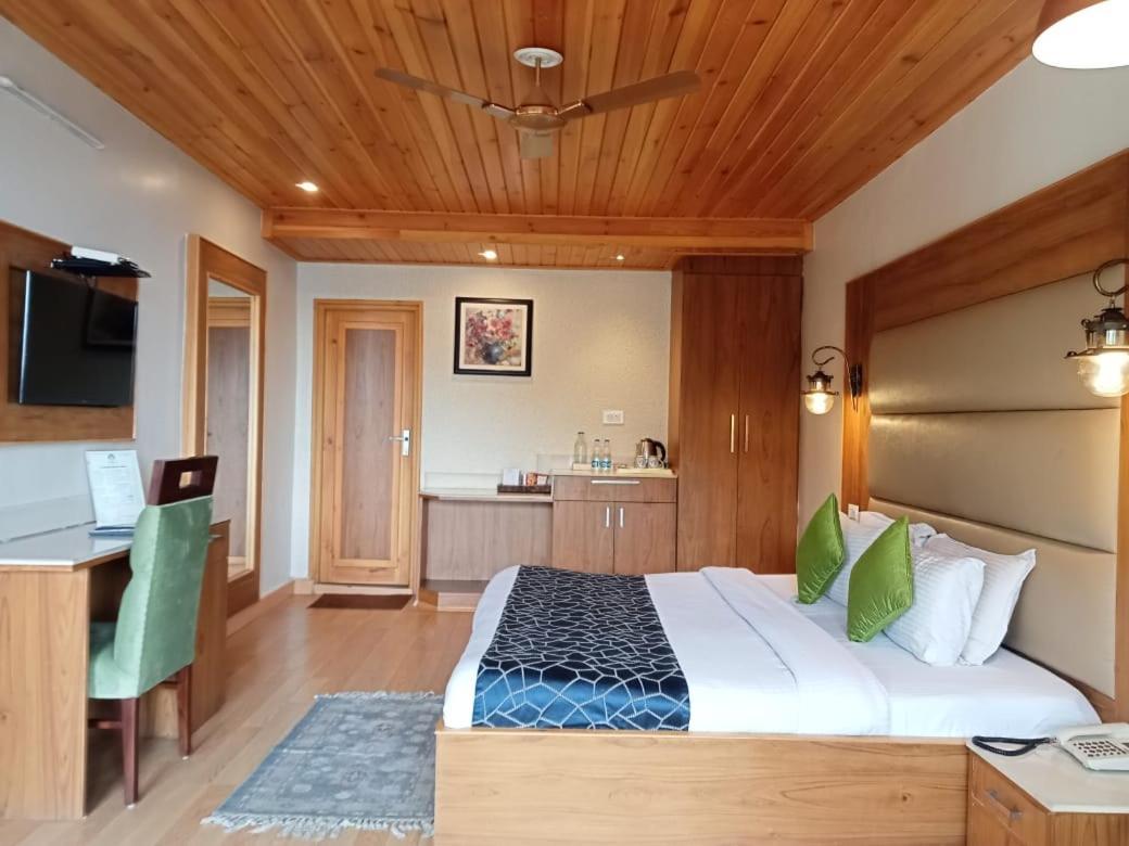 Hotel Mongas & 4*