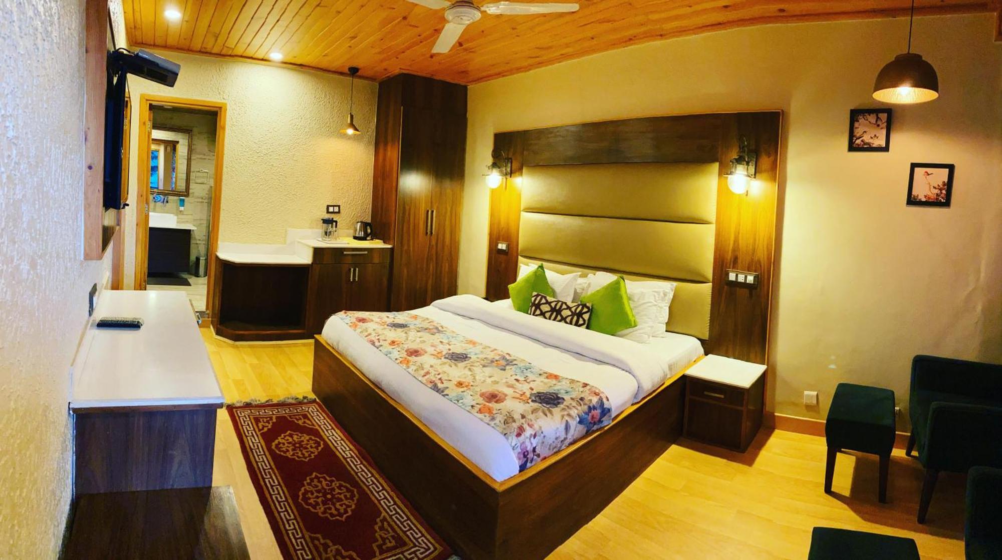 Hotel Mongas & Dalhousie