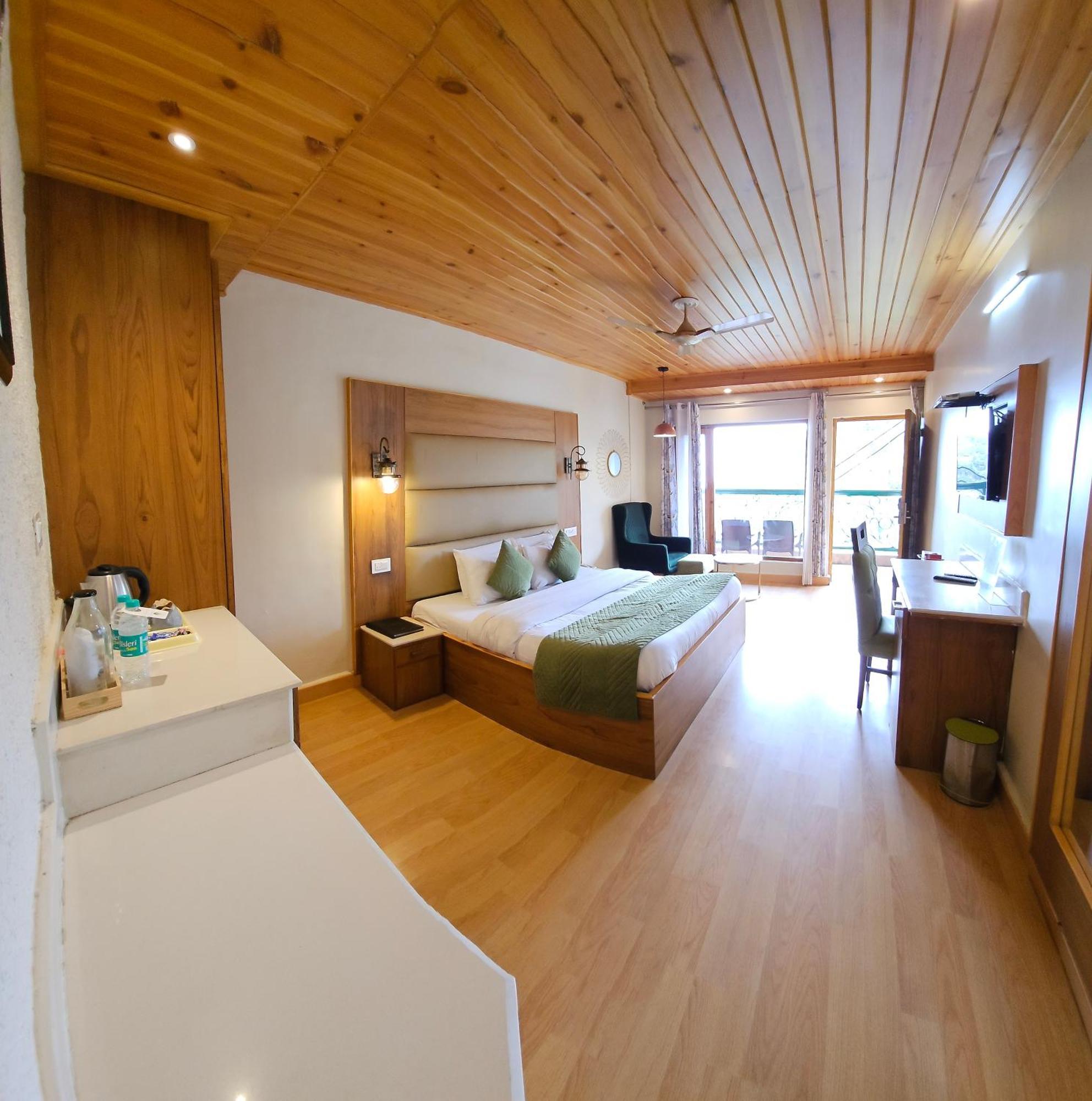 Hotel Mongas & 4*
