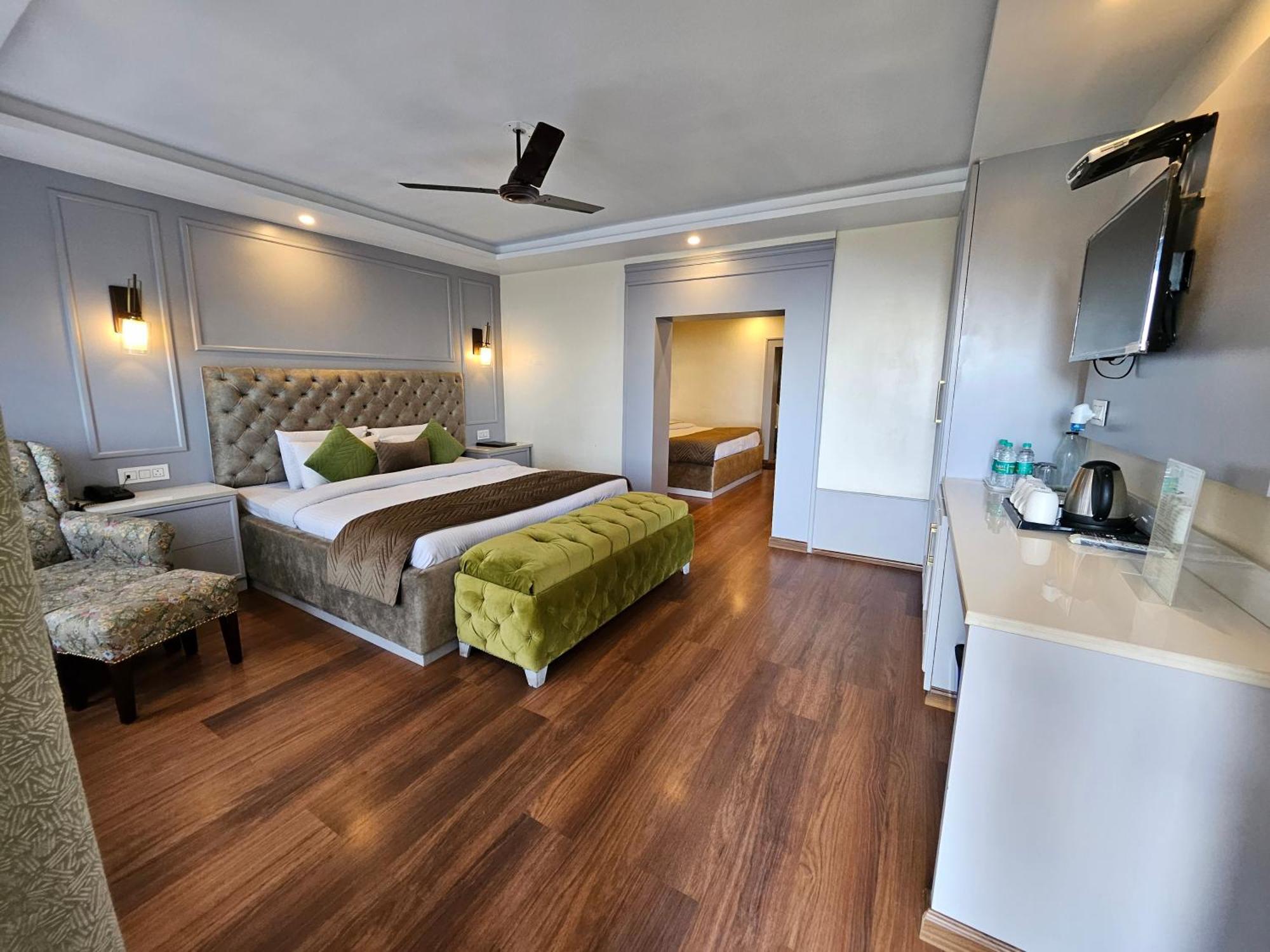 Mongas & Hotel Dalhousie