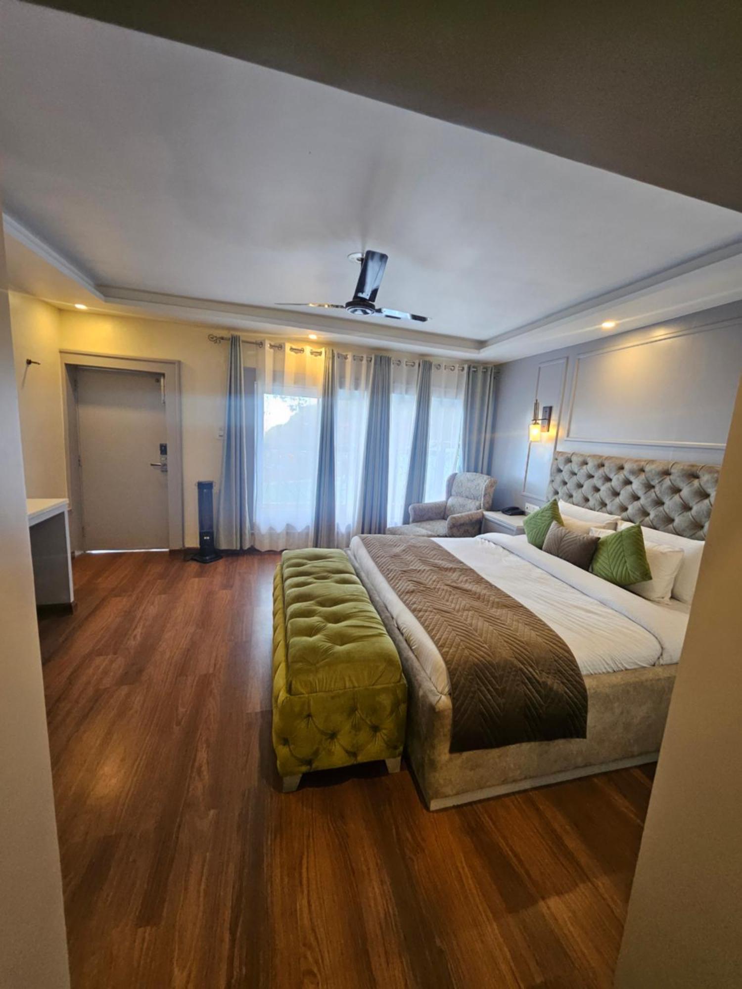 Hotel Mongas & Dalhousie