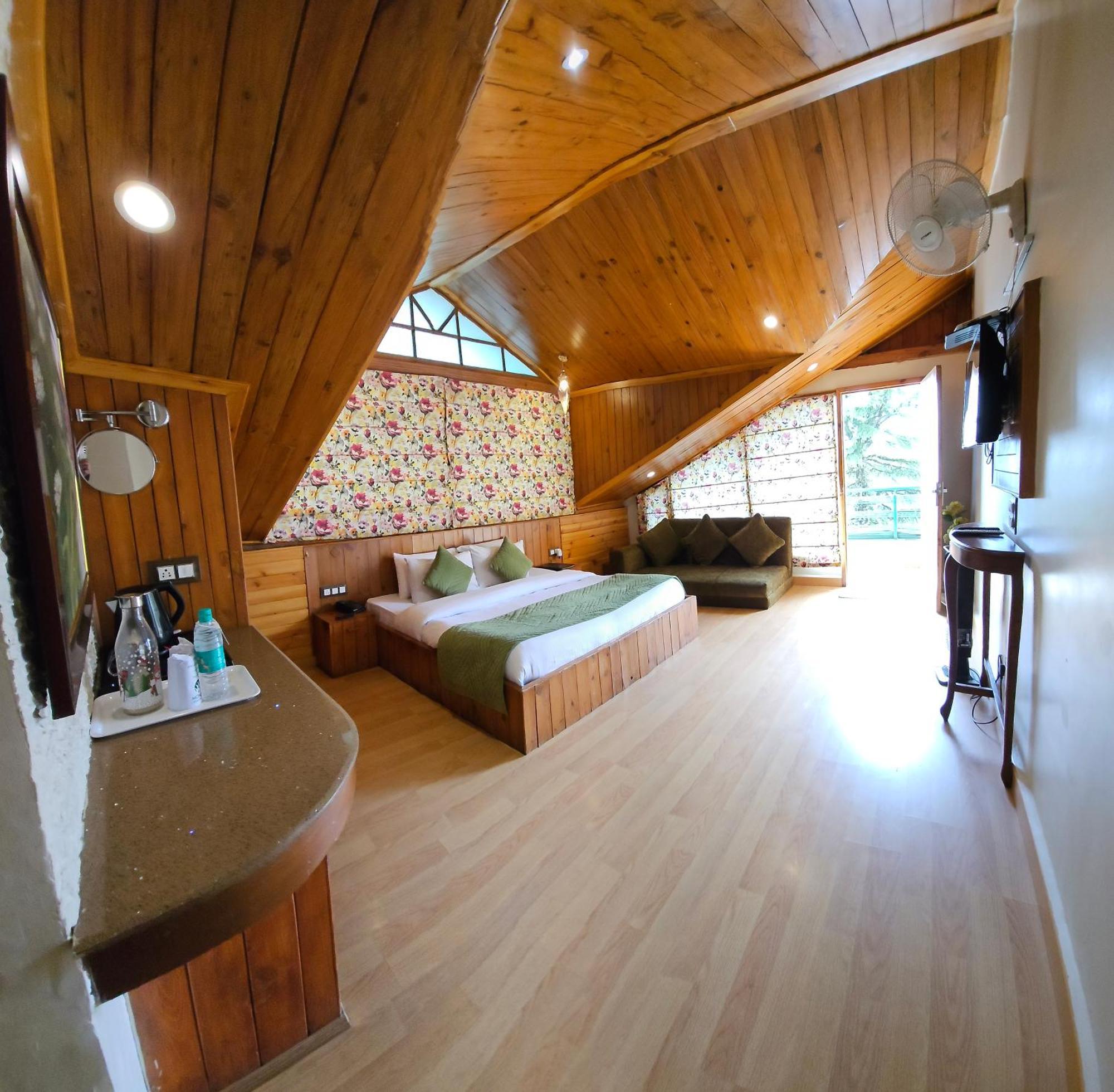 Mongas & Hotel Dalhousie