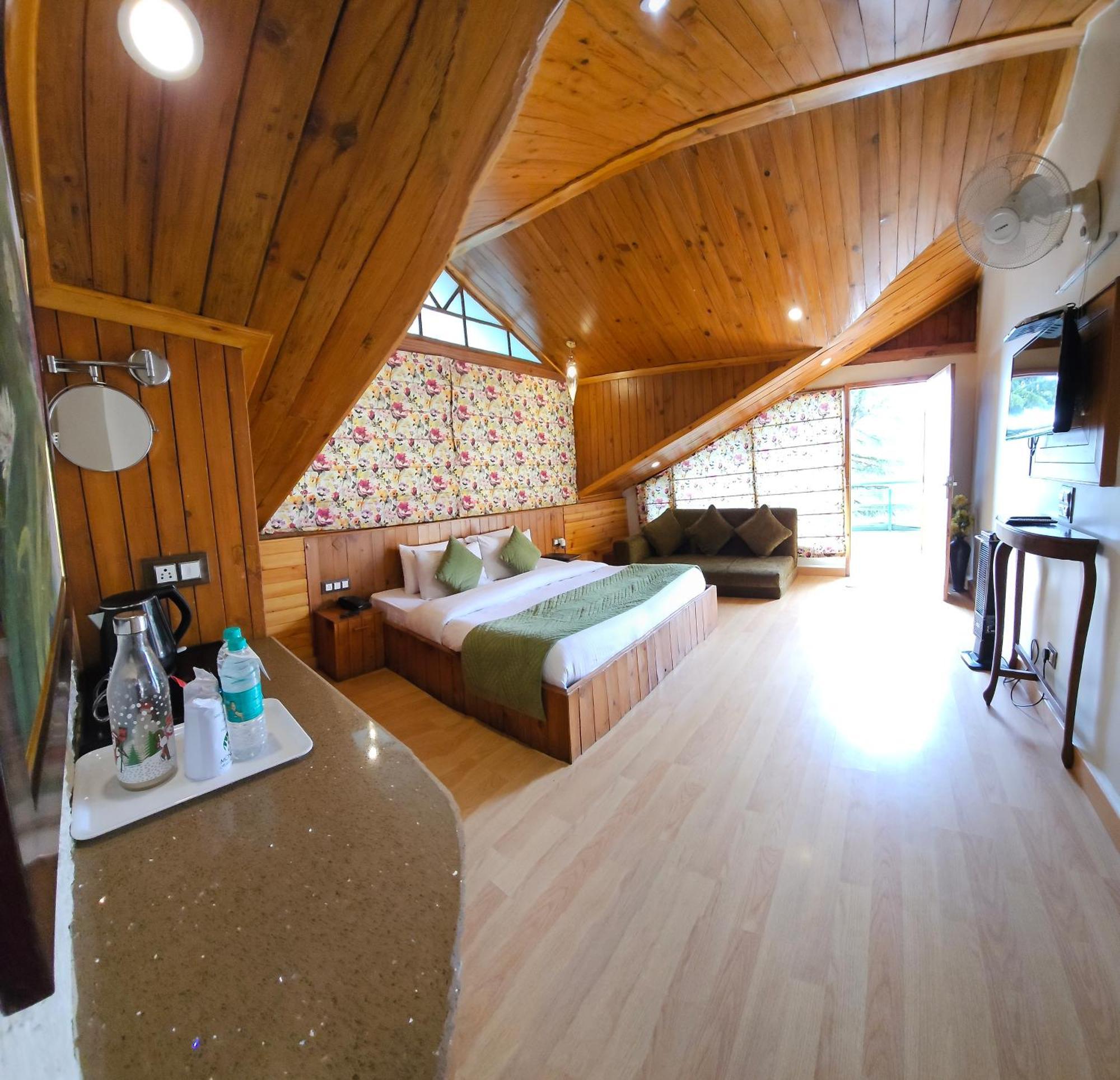 Hotel Mongas & 4*