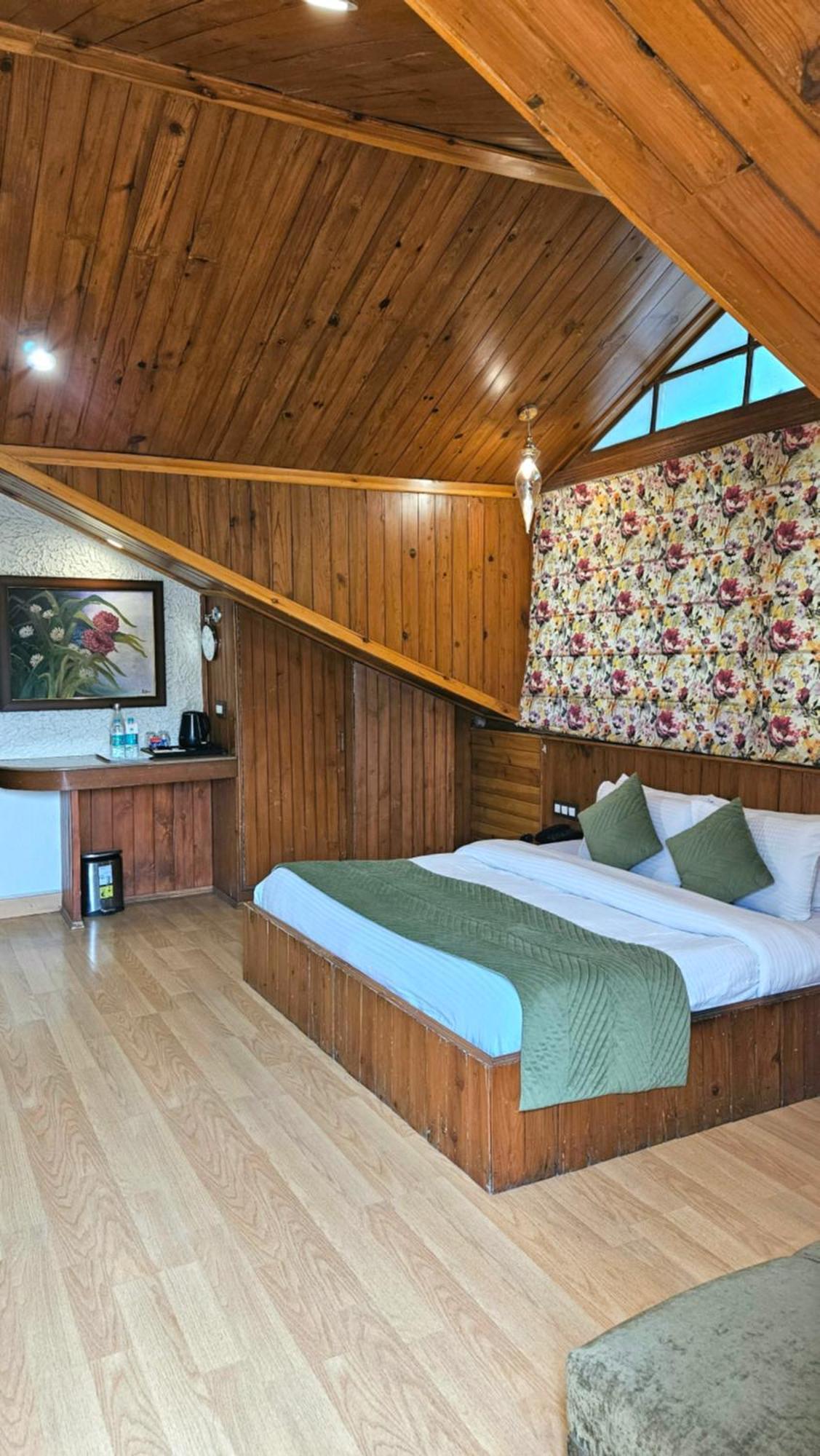 Mongas & Hotel