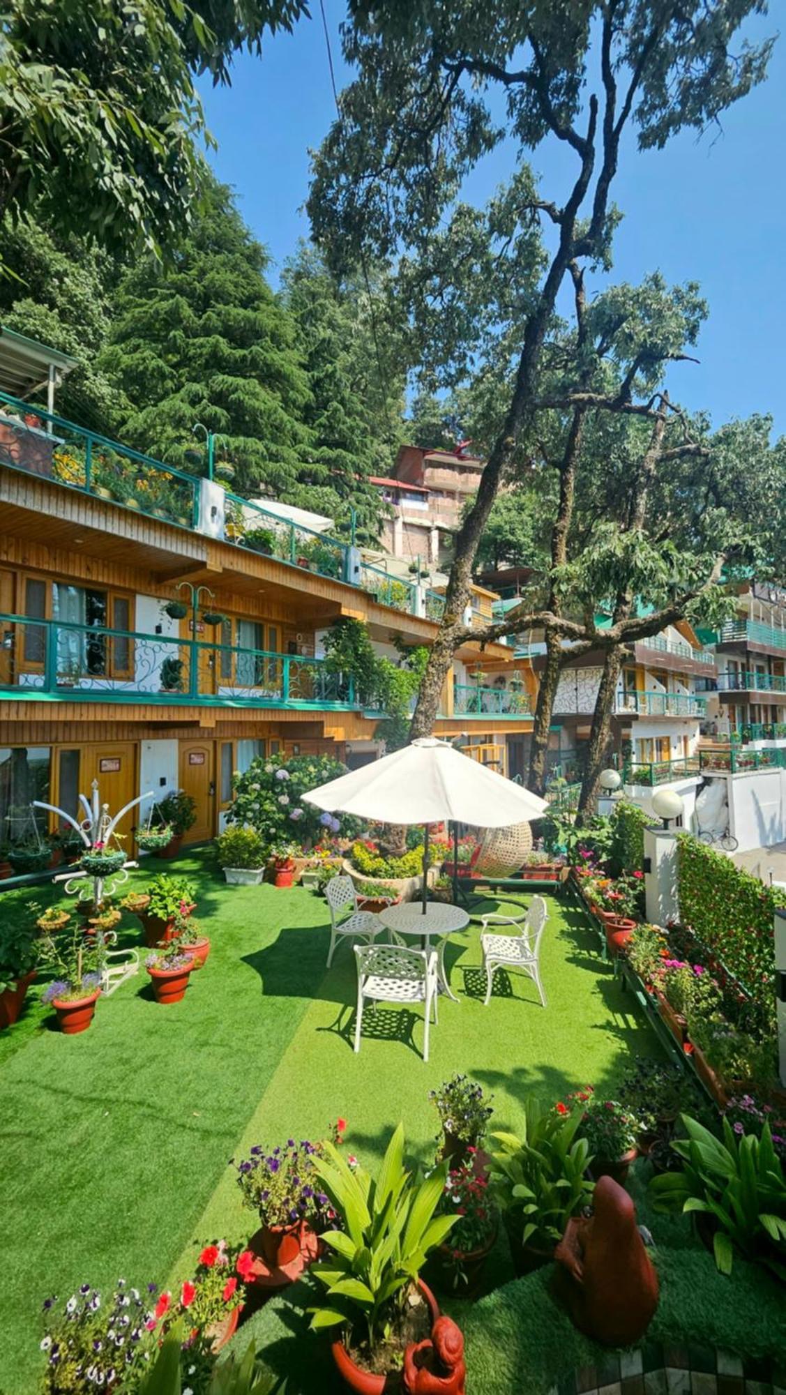 Hotel Mongas &