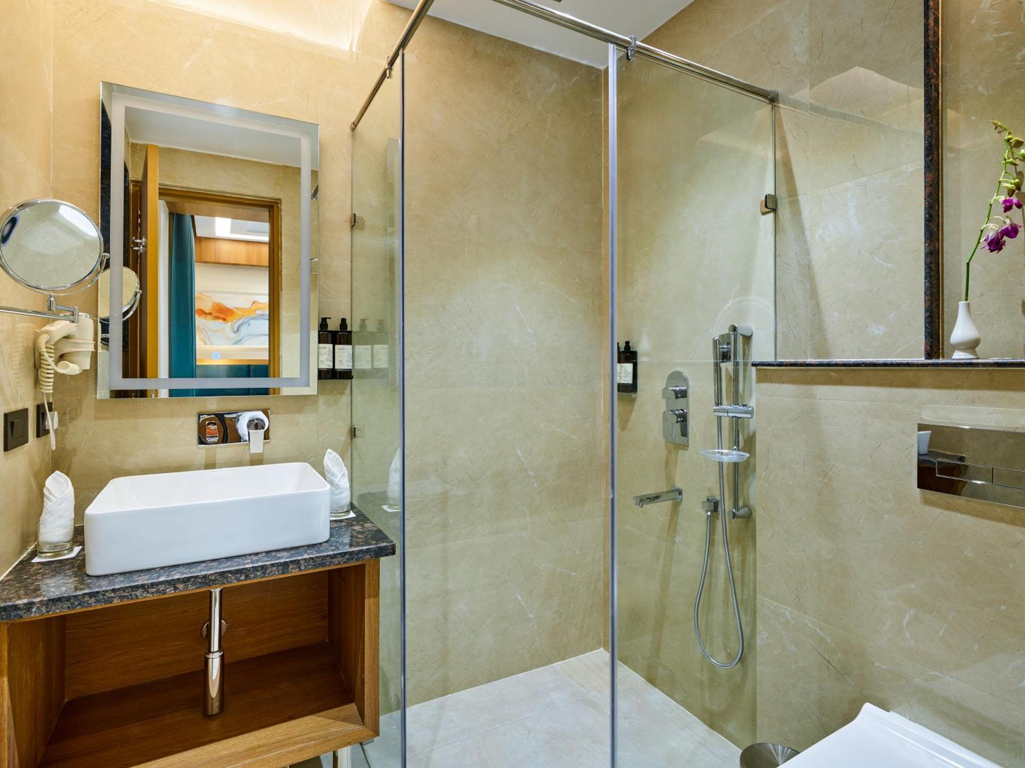 Regenta Place At Mall Road Dalhousie