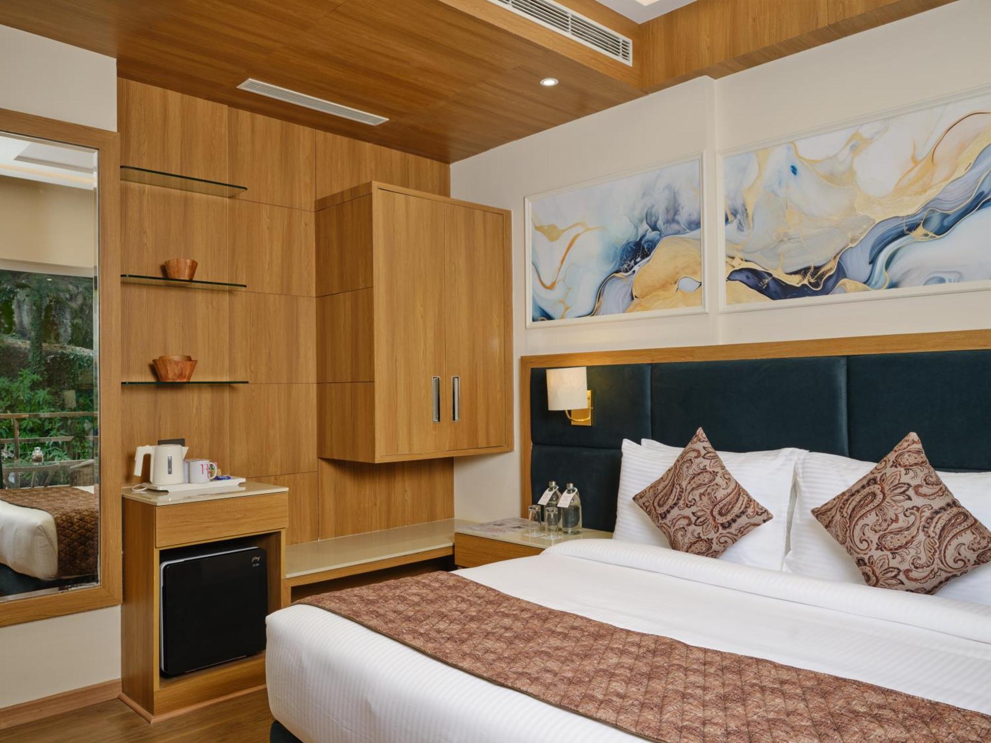 Regenta Place At Mall Road Hotel