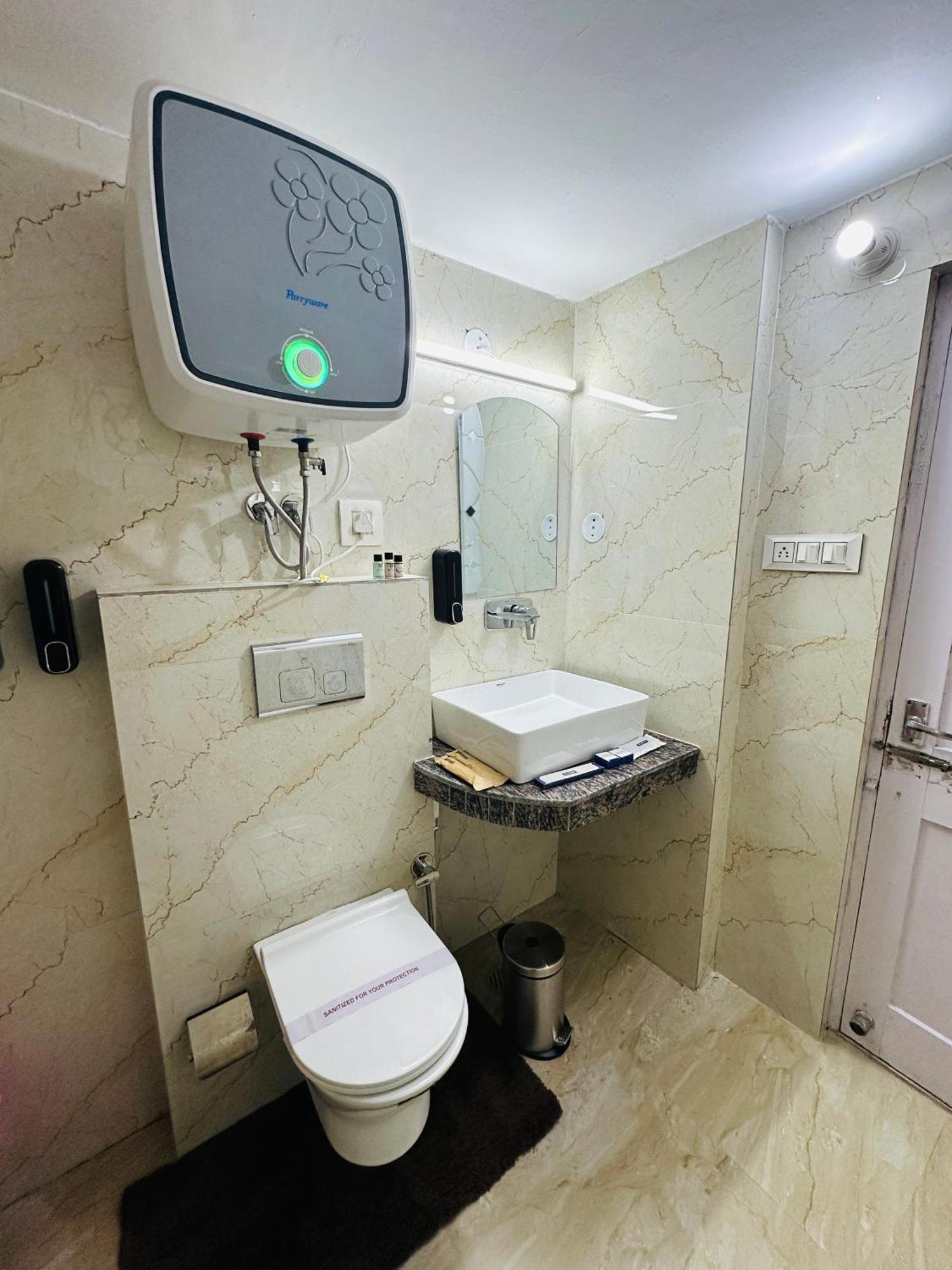 Hotel The Nest Mountain King In #hot And Cold Ac