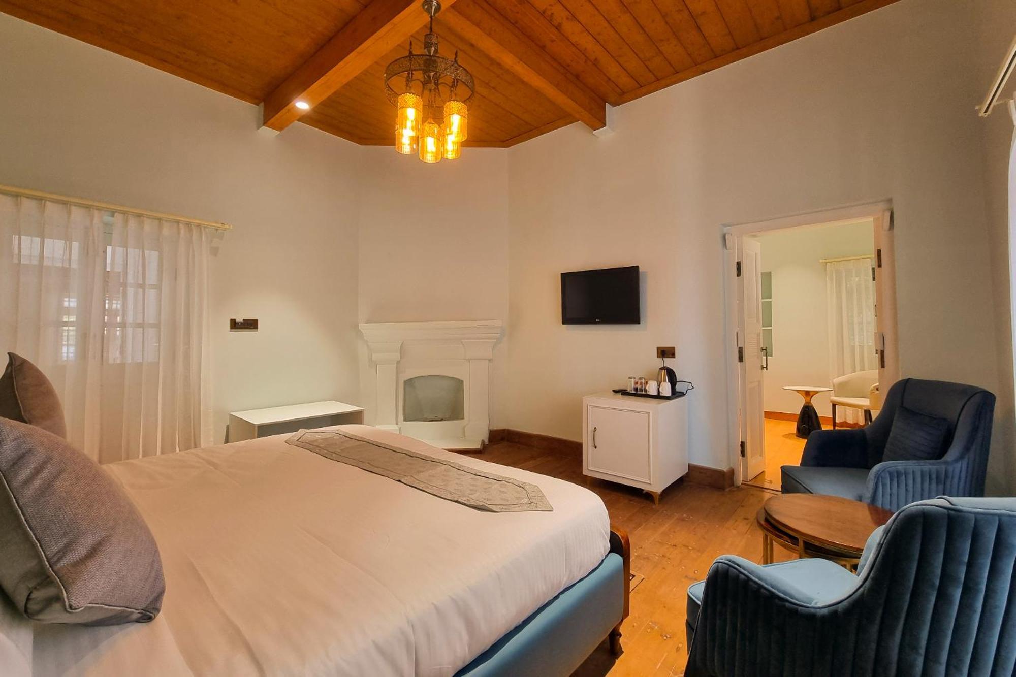 Crags Hotel