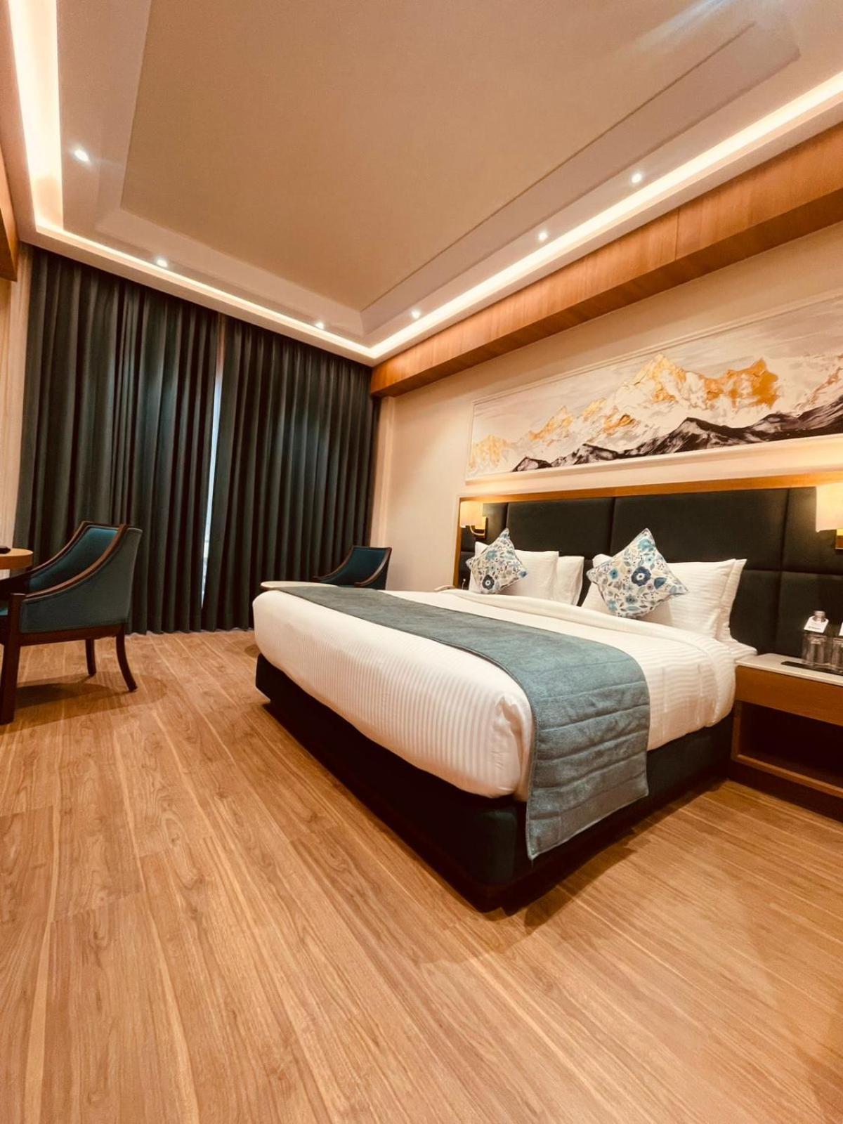 Hotel Regenta Place At Mall Road