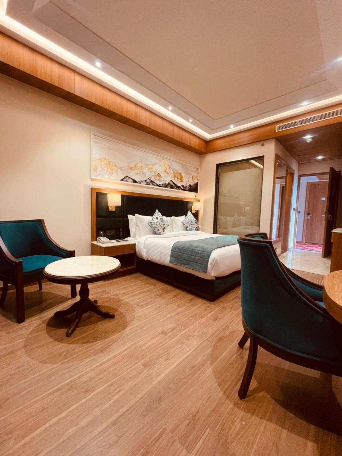 Hotel Regenta Place At Mall Road