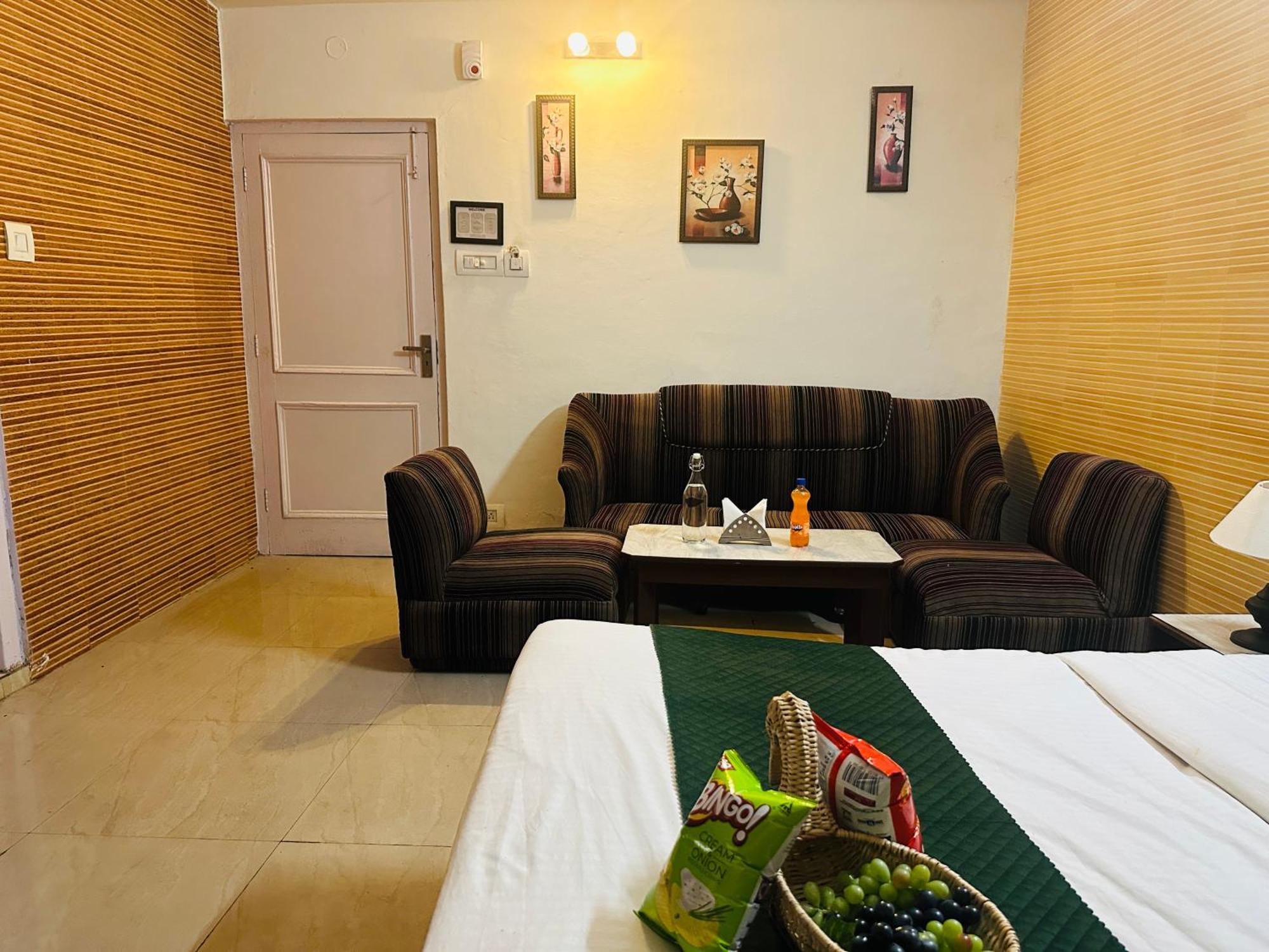 Hotel The Nest Mountain King In #hot And Cold Ac