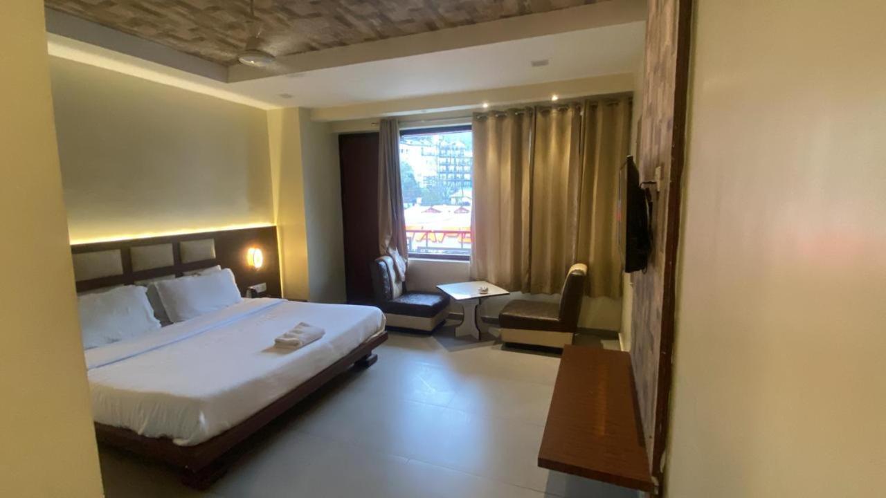 The White Orchid 3*