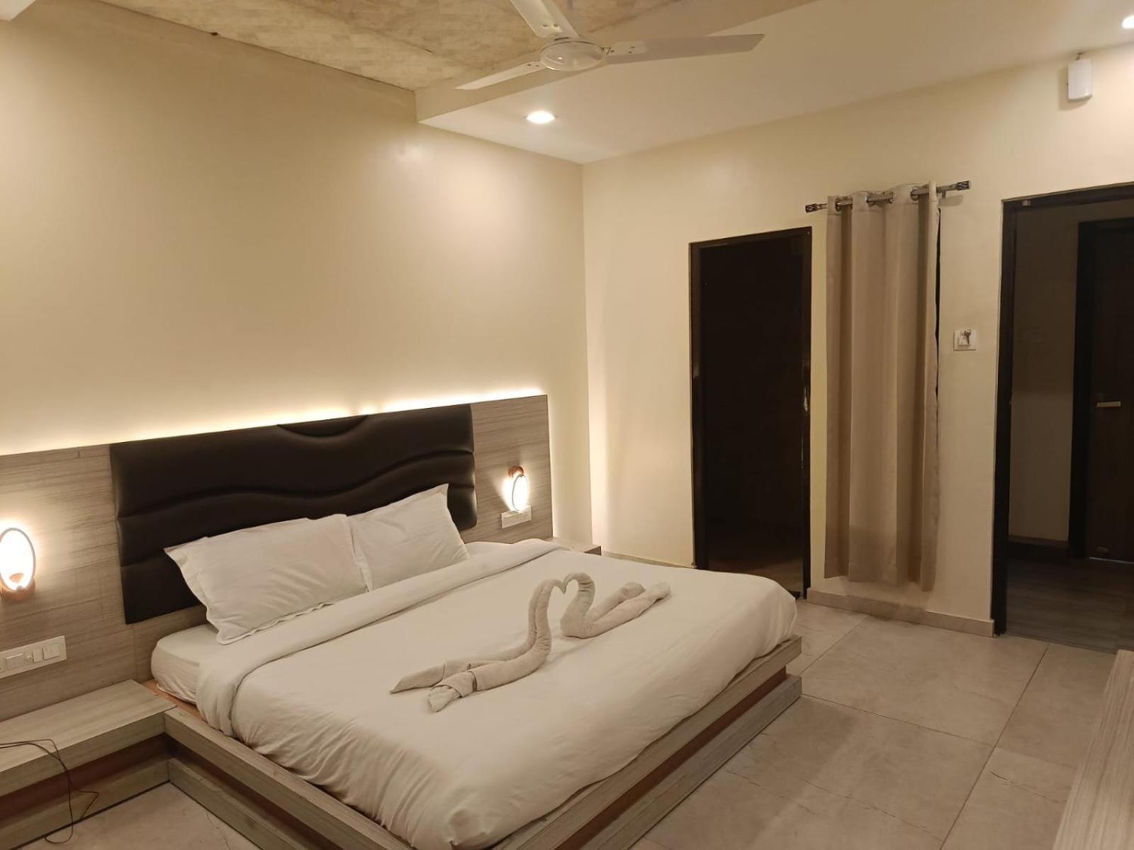 The White Orchid 3*