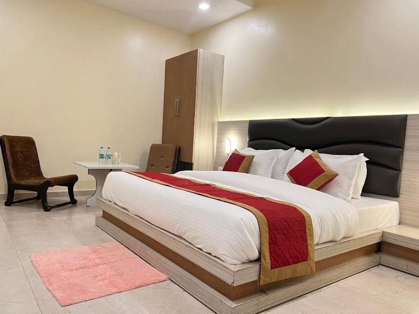 The White Orchid Hotel 3*