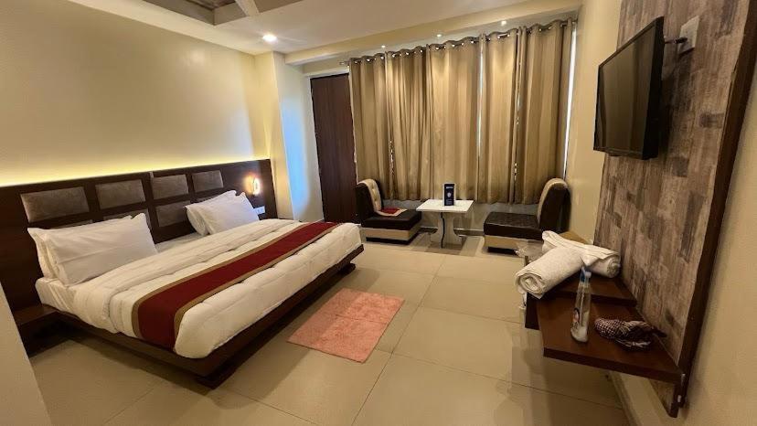 Hotel The White Orchid 3*