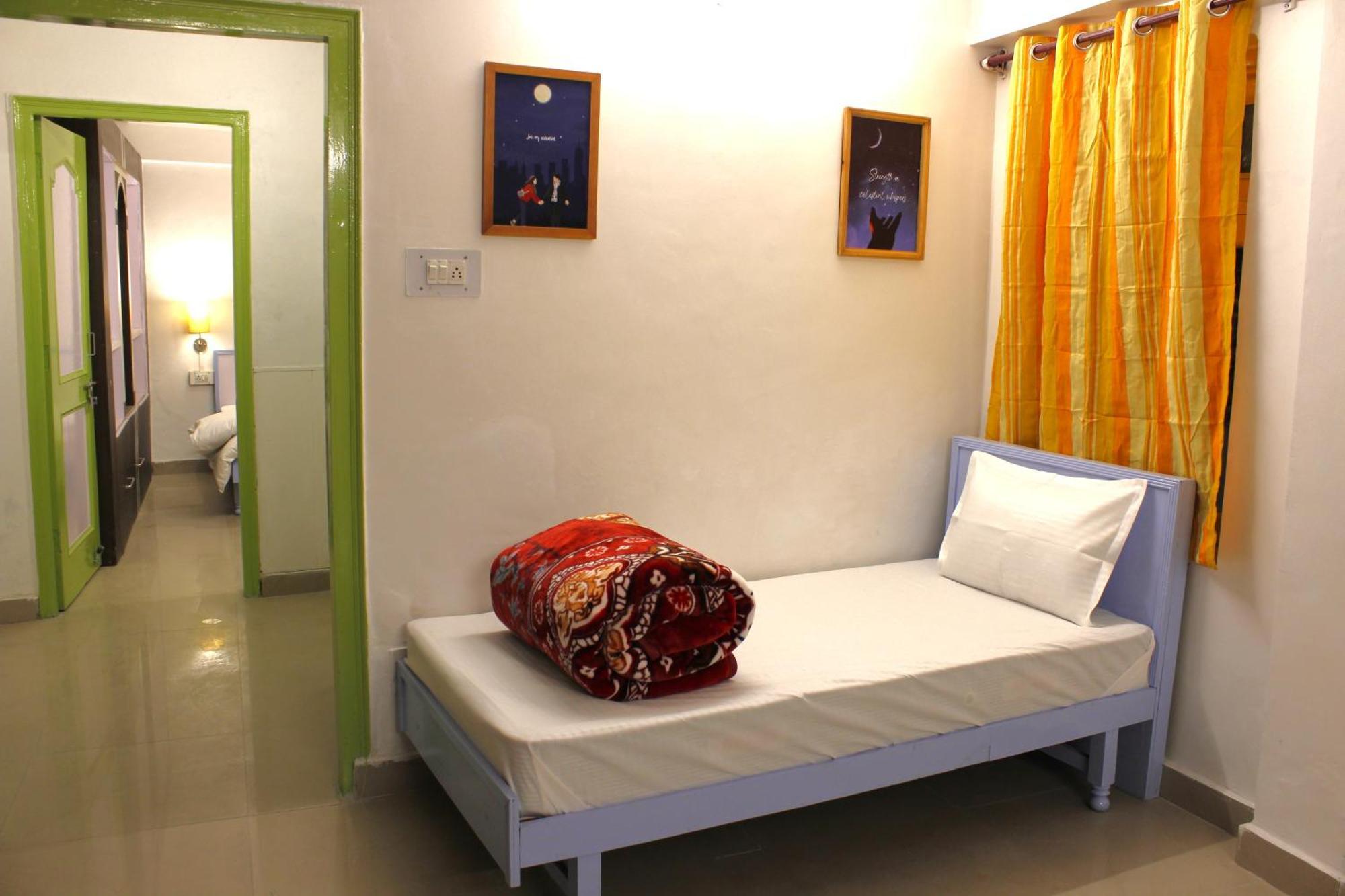 Hostel Proto *