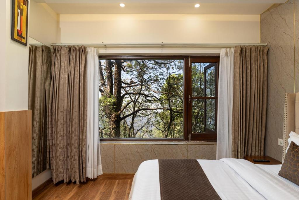 The Pine Retreat - Mall Road Hotel