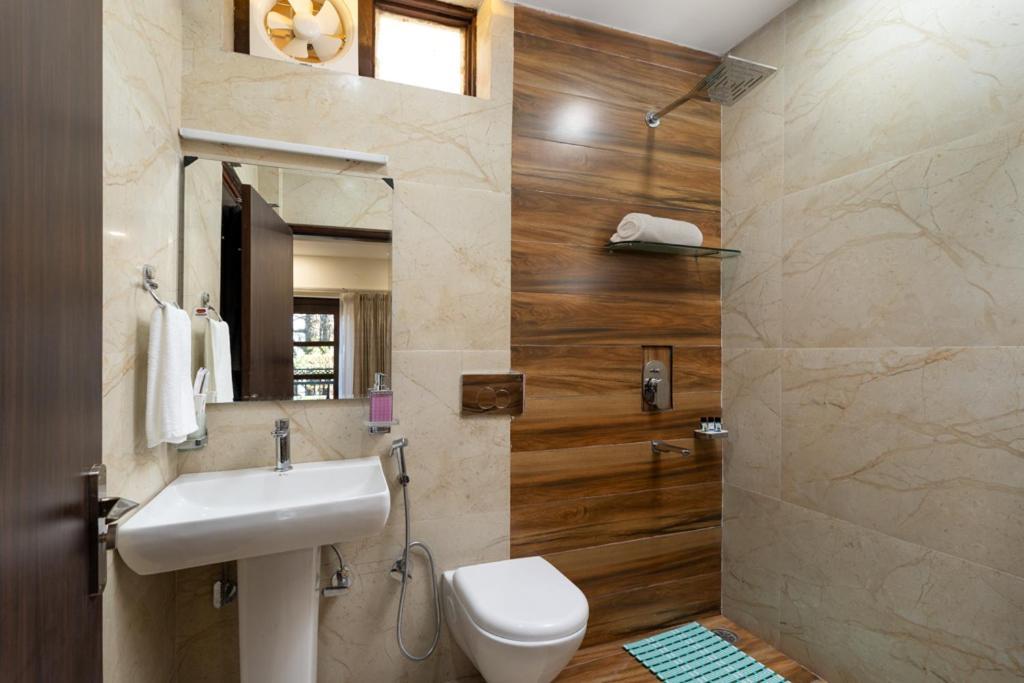 Hotel The Pine Retreat - Mall Road 4*
